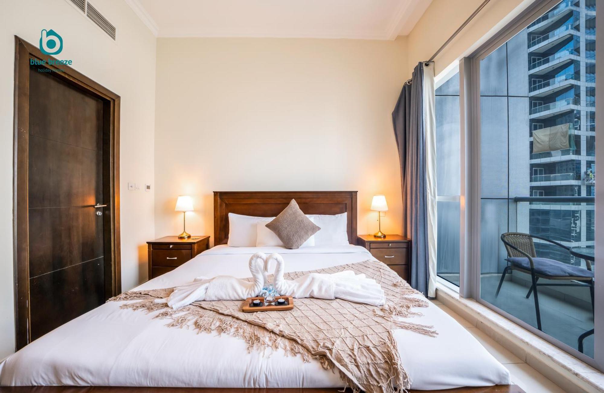 Appartement Blue Breeze - Chic Marina Retreat With Balcony And Canal Views *
