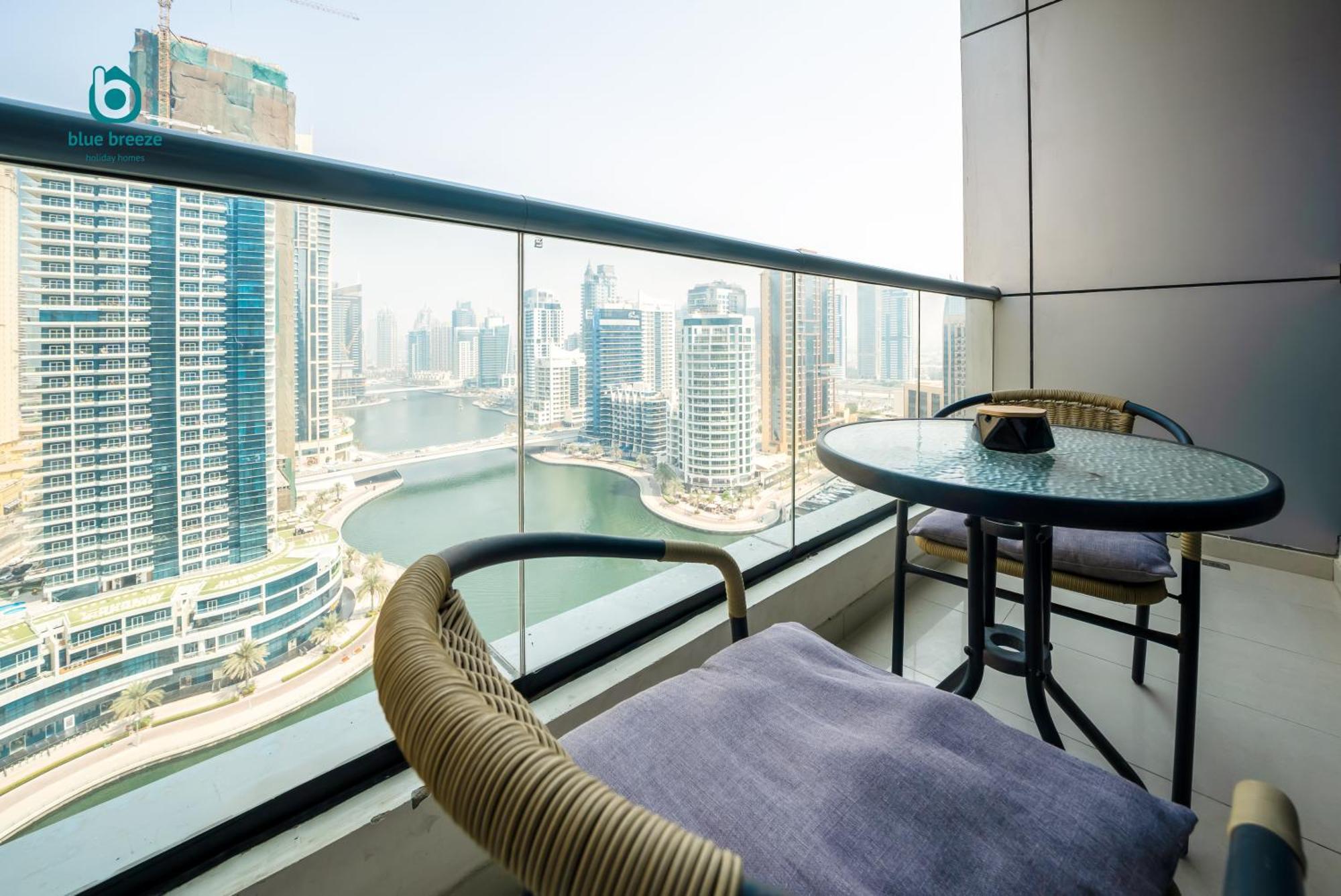 Blue Breeze - Chic Marina Retreat With Balcony And Canal Views Appartement *