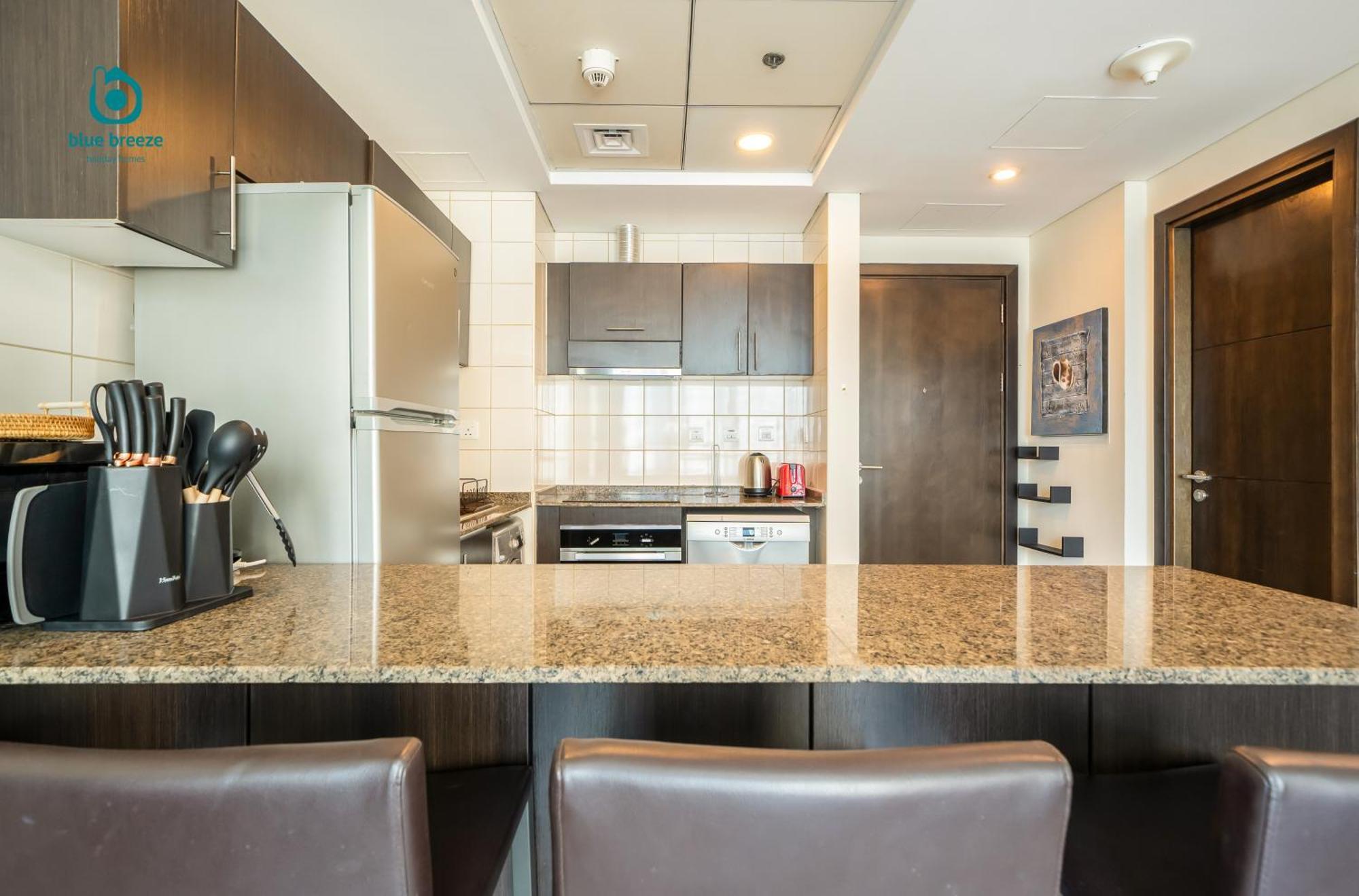 Appartement Blue Breeze - Chic Marina Retreat With Balcony And Canal Views *