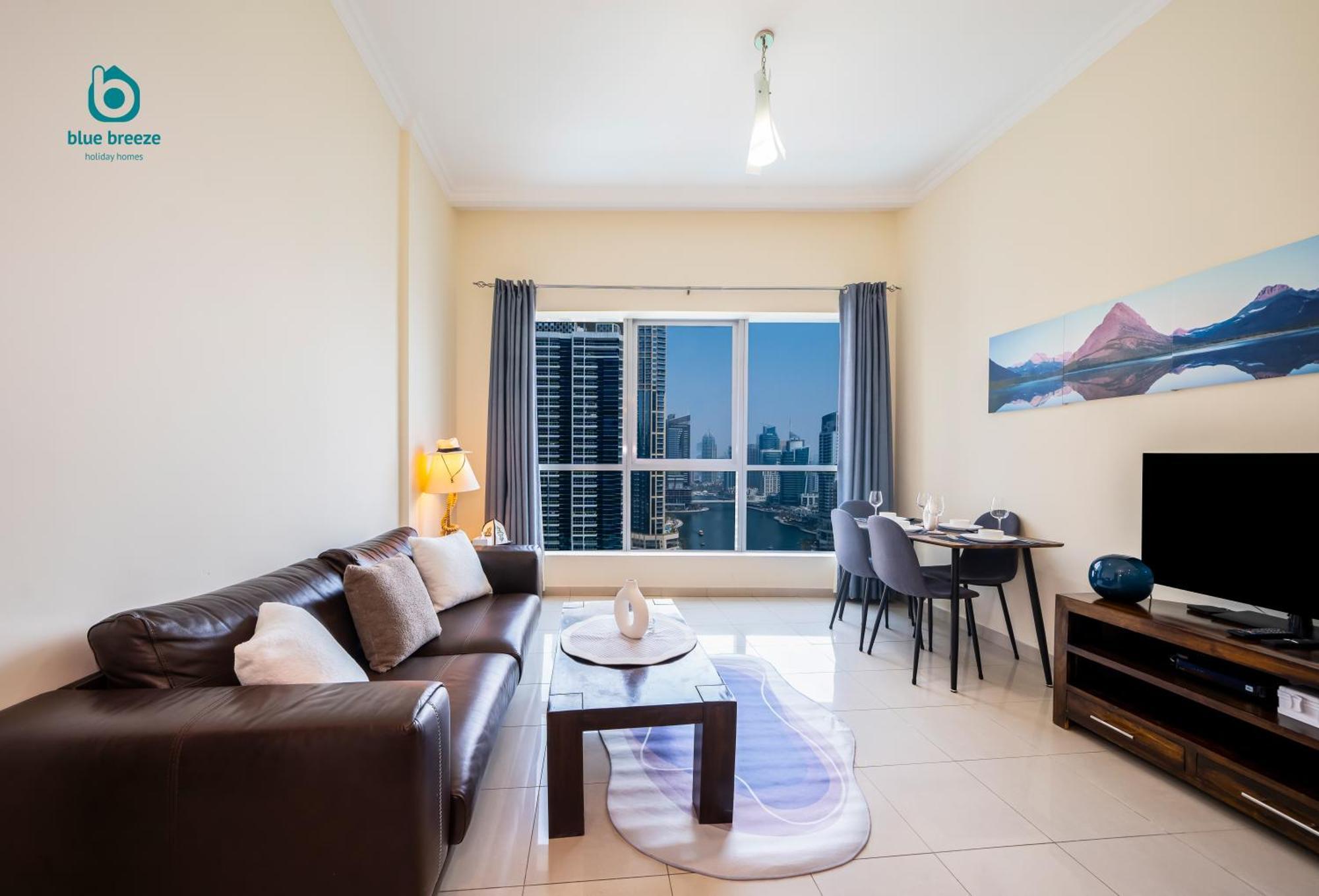 Appartement Blue Breeze - Chic Marina Retreat With Balcony And Canal Views