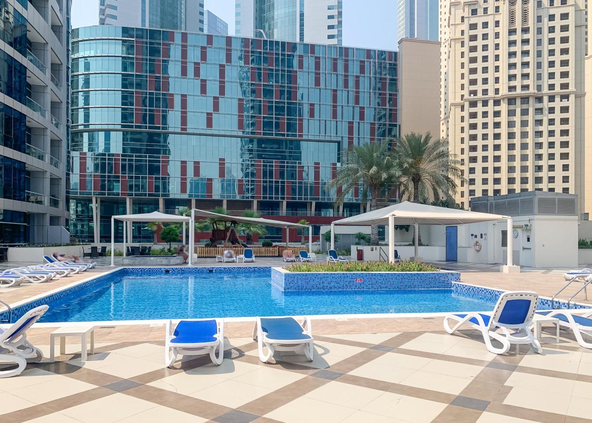 Blue Breeze - Chic Marina Retreat With Balcony And Canal Views Dubaï