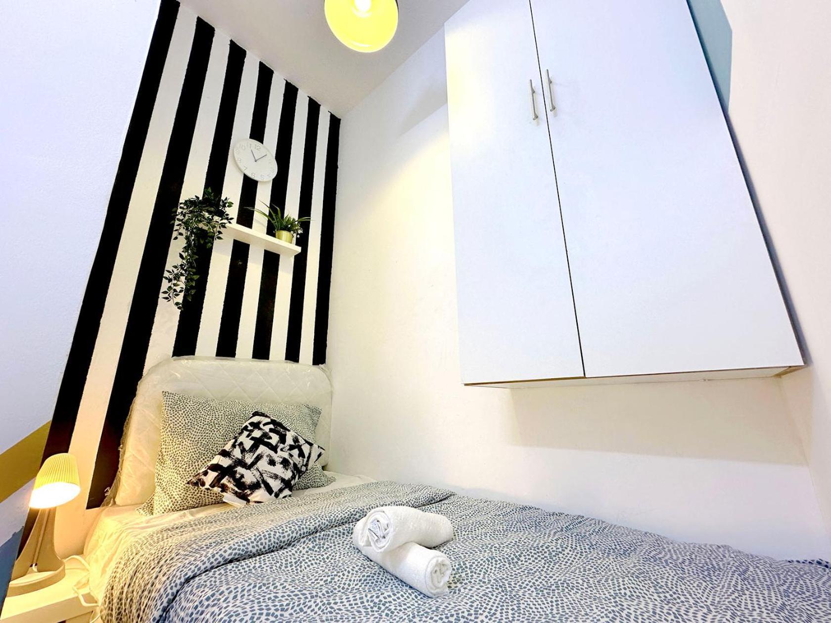 Cozy Corner Partition Near Burjuman Metro * Dubaï