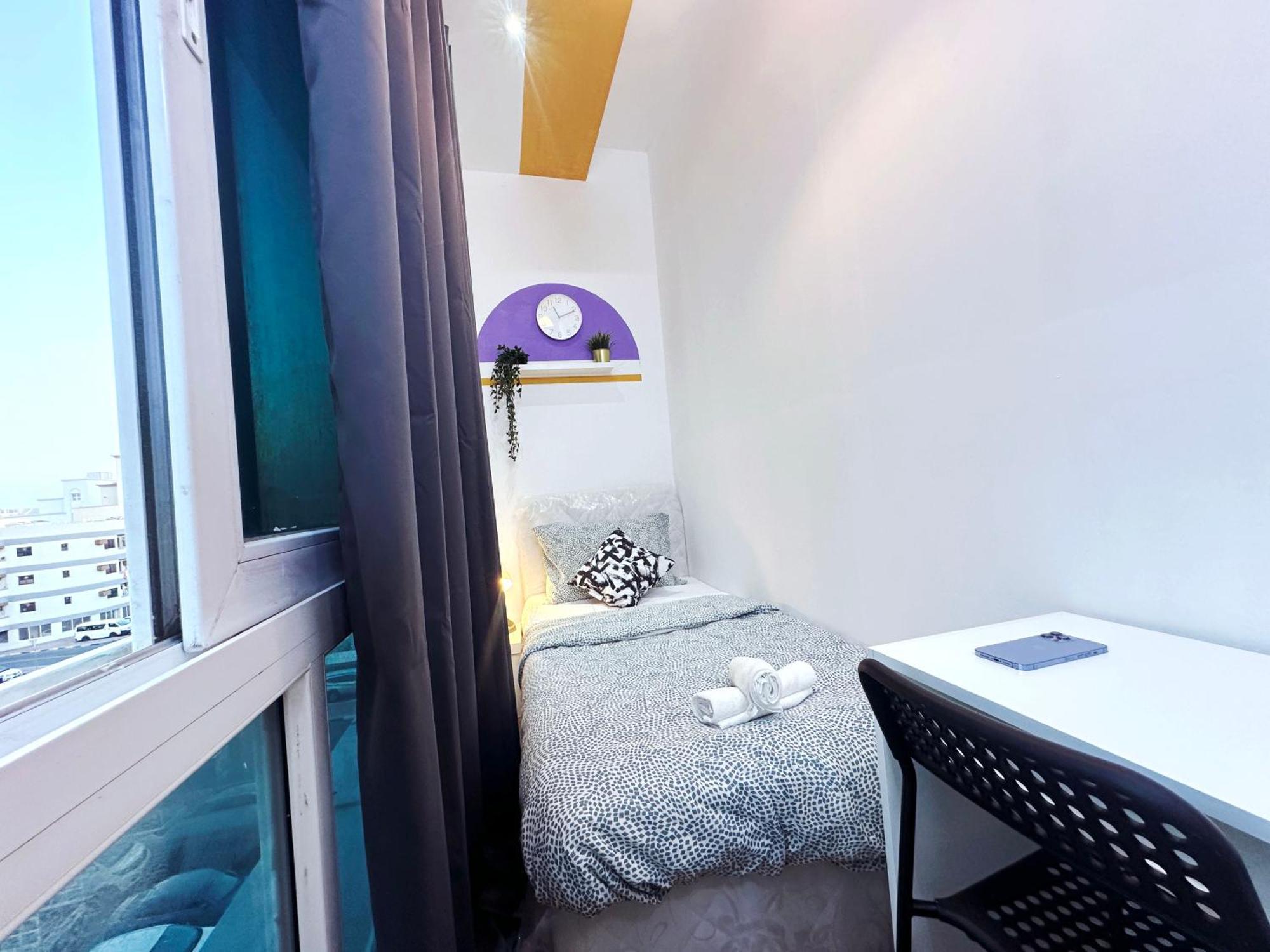 Habitación en casa particular Partition In Al Seef Near Burjuman Metro