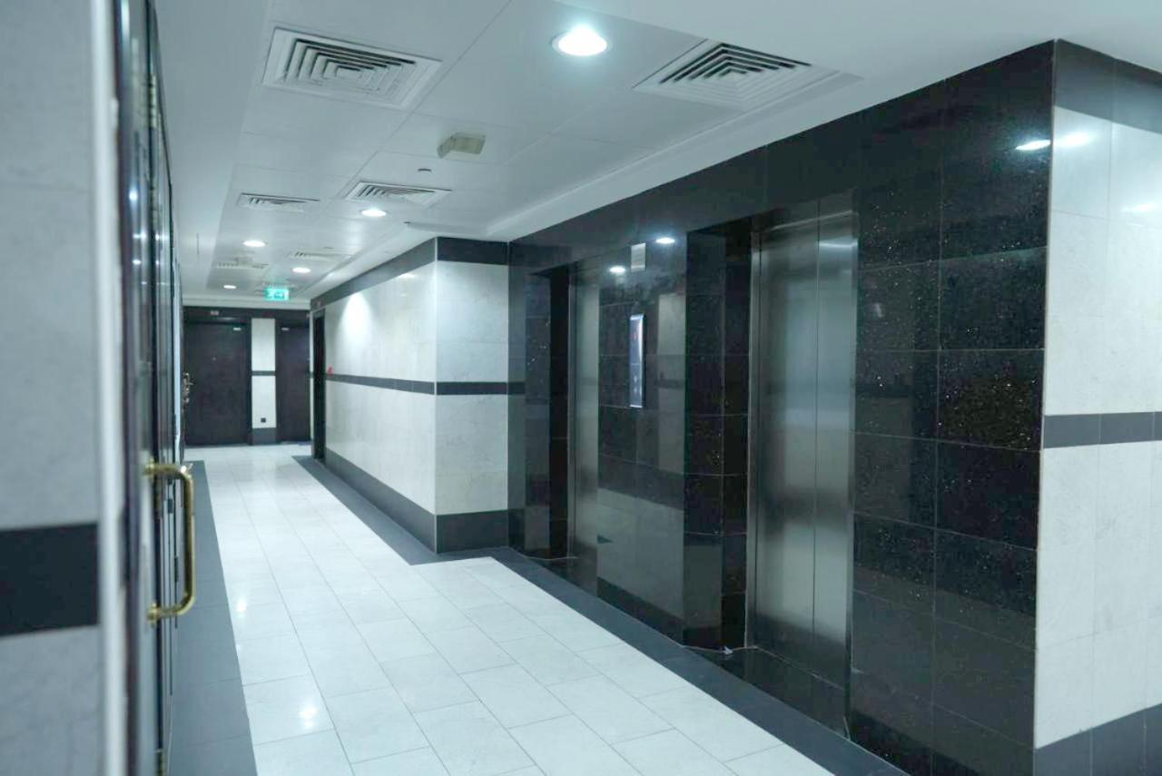 Partition In Al Seef Near Burjuman Metro Dubái