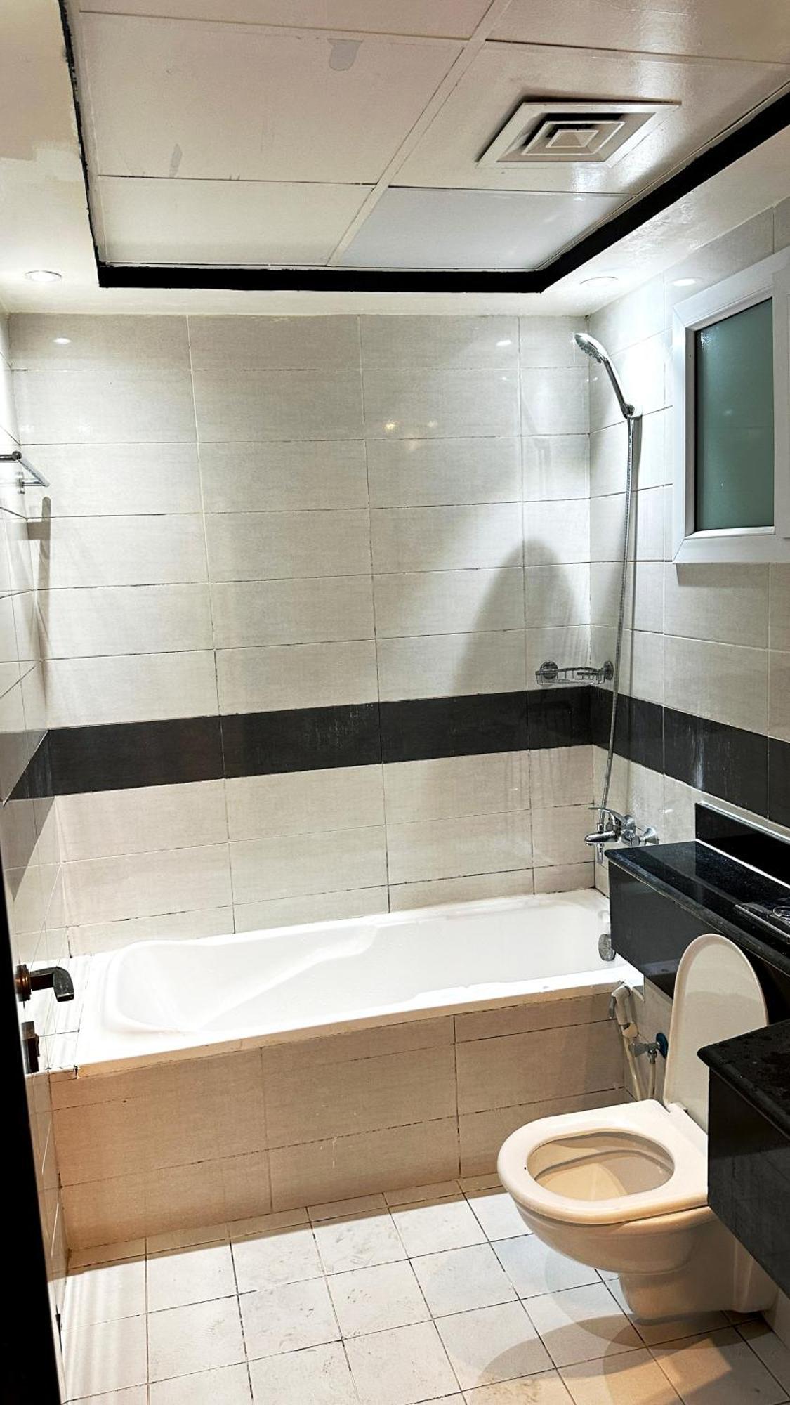 Partition In Al Seef Near Burjuman Metro Privatunterkunft Dubai