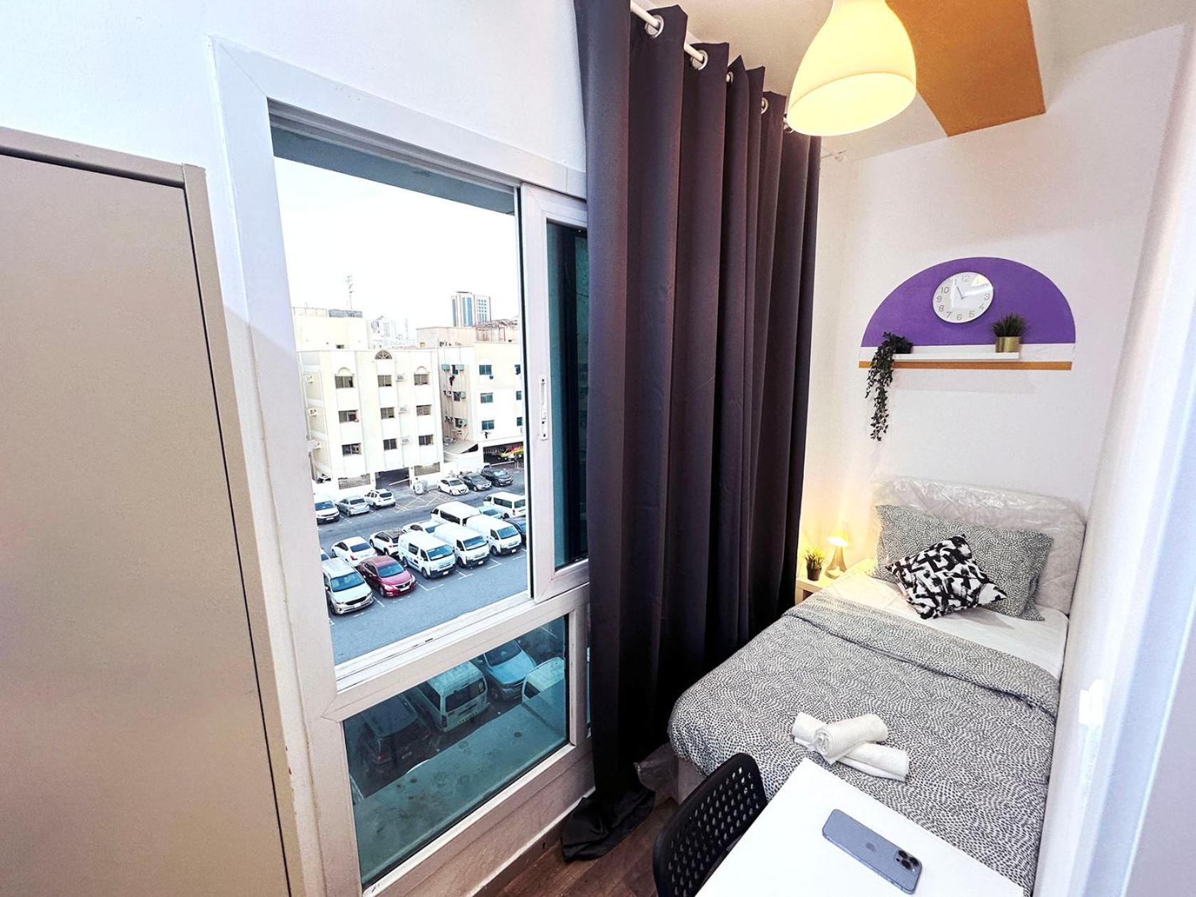 Partition In Al Seef Near Burjuman Metro Habitación en casa particular *