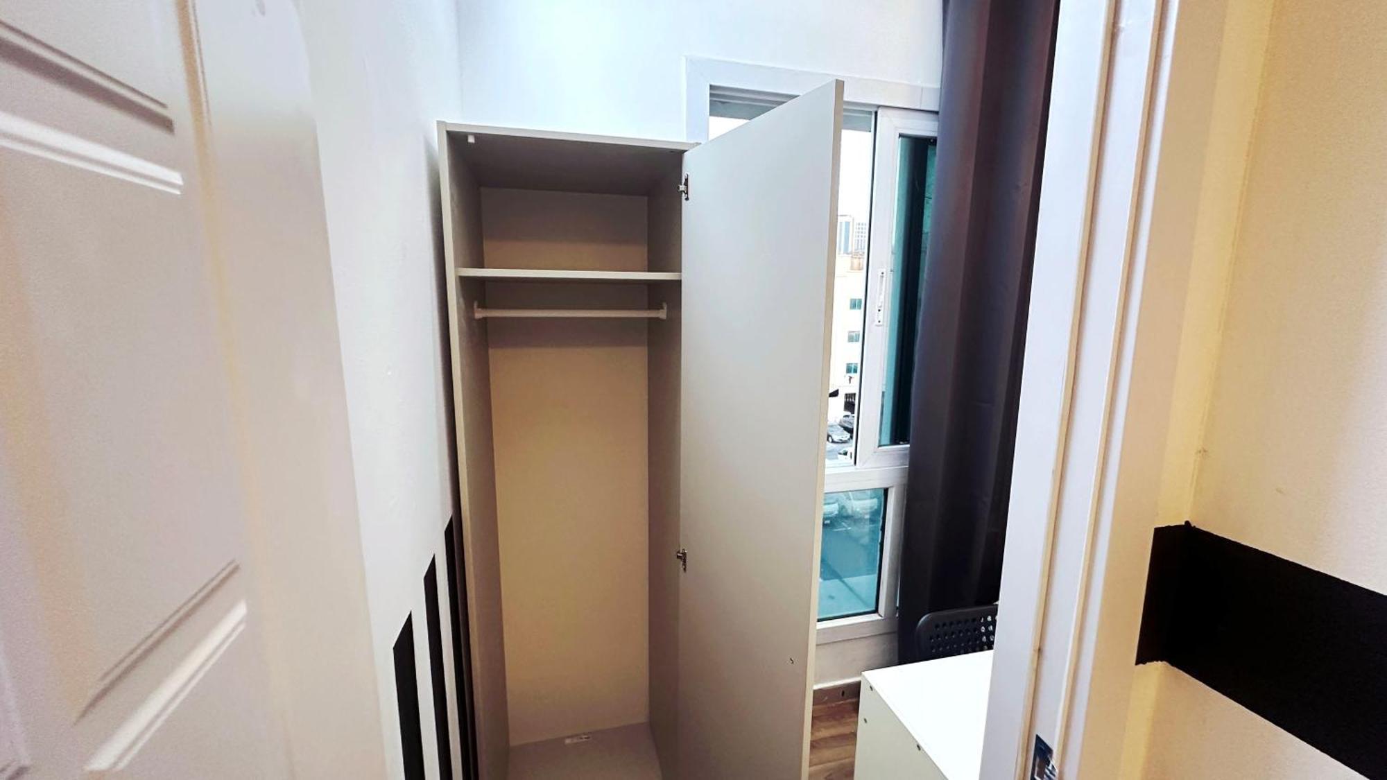 Partition In Al Seef Near Burjuman Metro * Dubái
