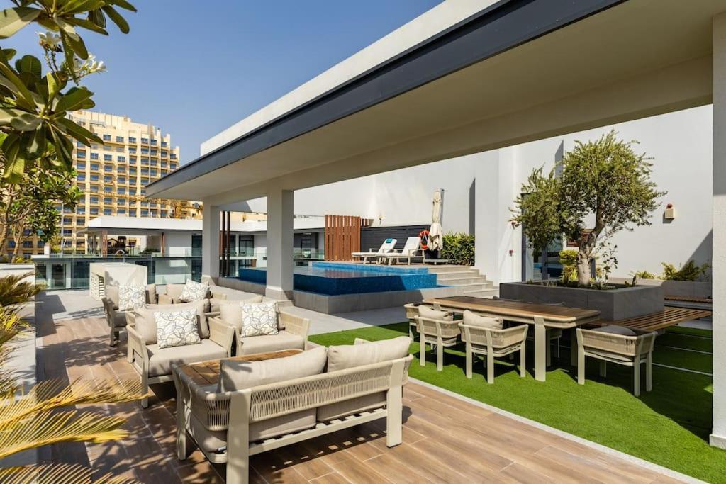 Waves - Comfortable Jvc With Balcony And Maids Dubai