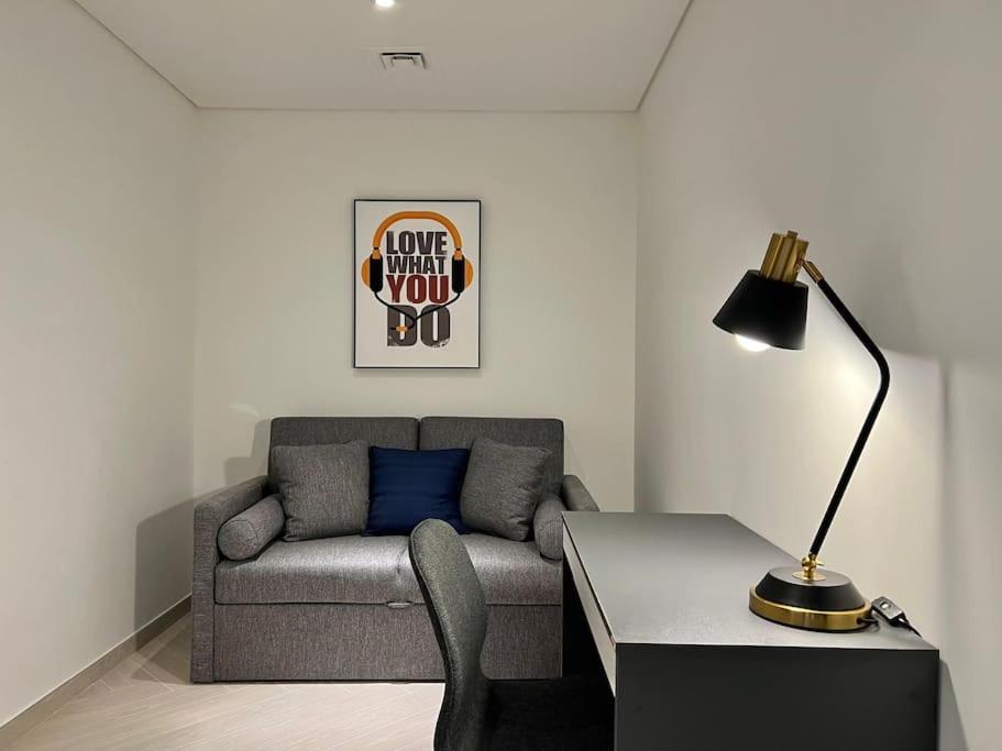 Waves - Comfortable Jvc With Balcony And Maids * Dubai