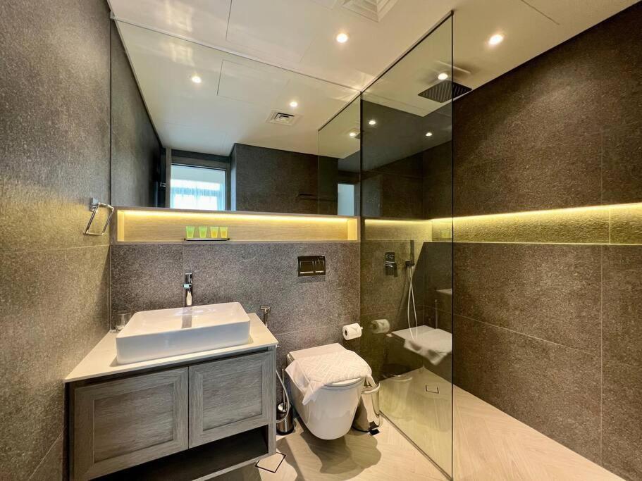 Waves - Comfortable Jvc With Balcony And Maids * Dubai