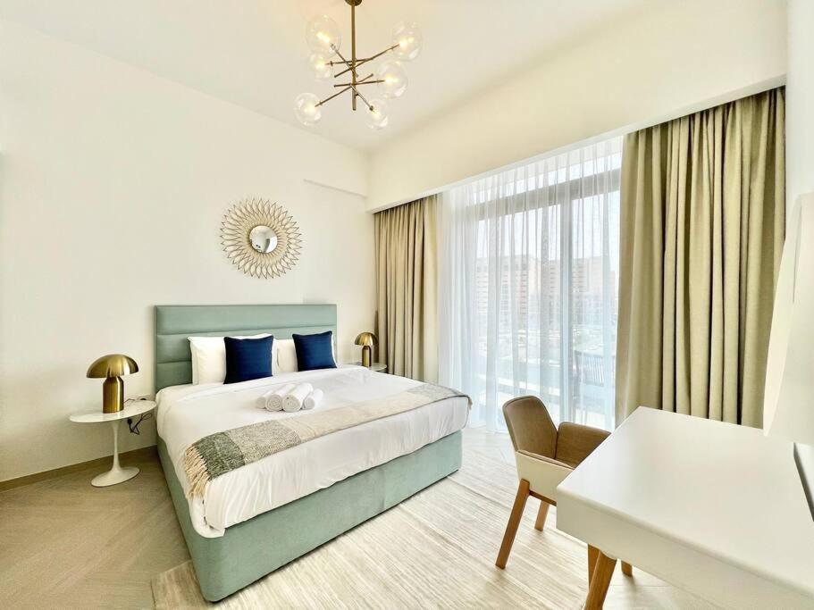 Waves - Comfortable Jvc With Balcony And Maids Apartment Dubai