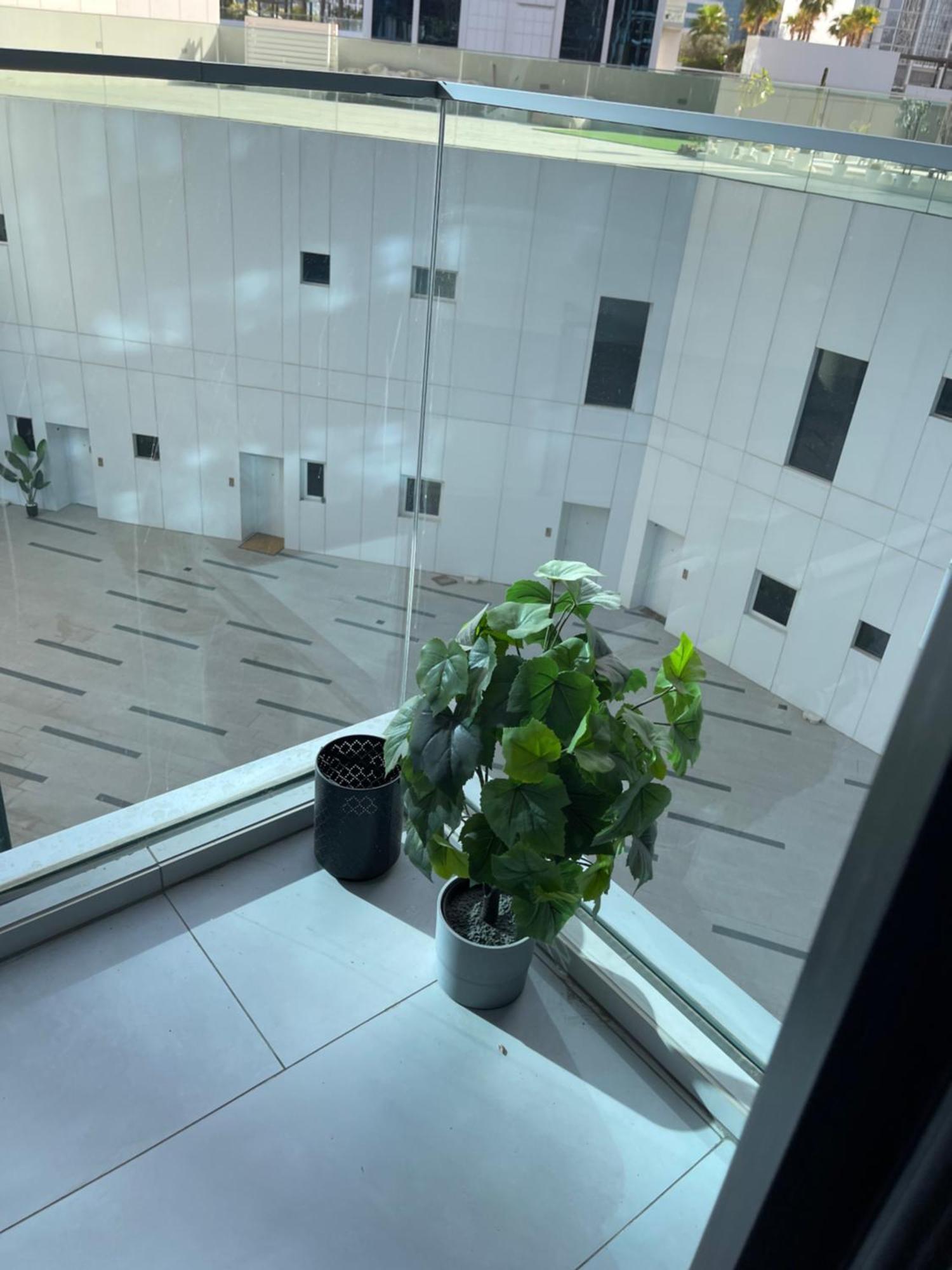 Marquise Square Tower Luxury App's * Dubai