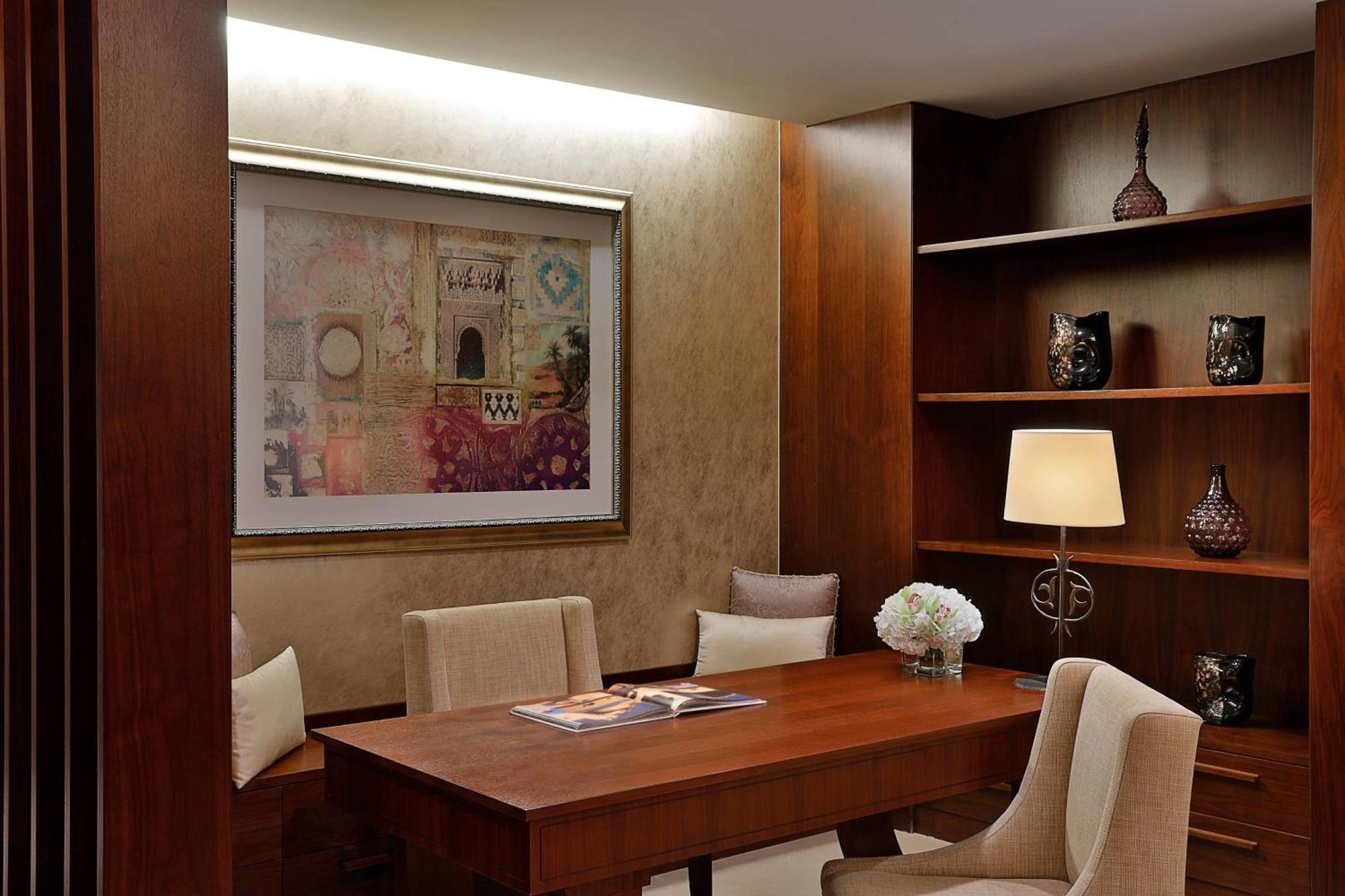 The Ritz-carlton,