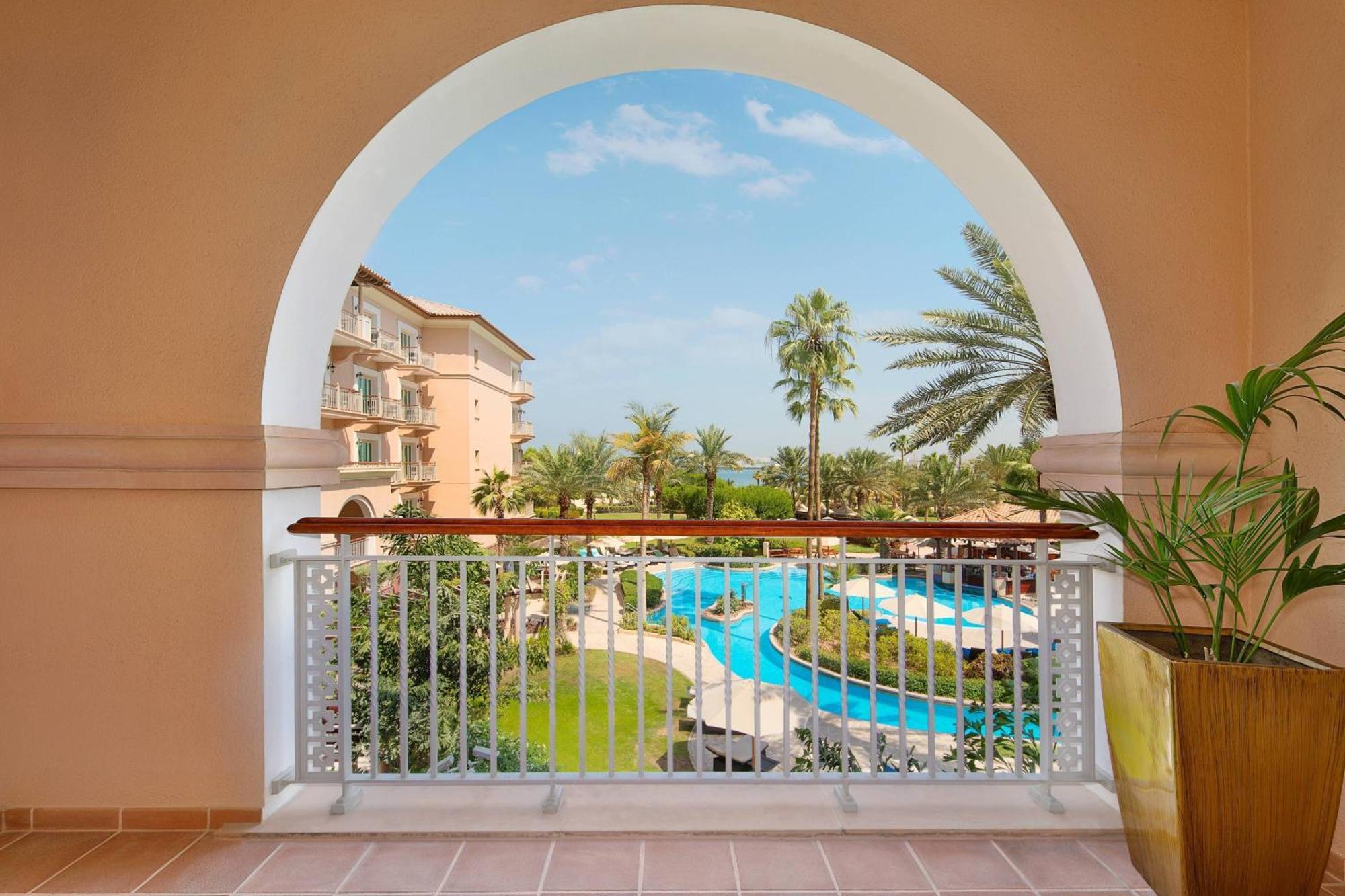 The Ritz-carlton,