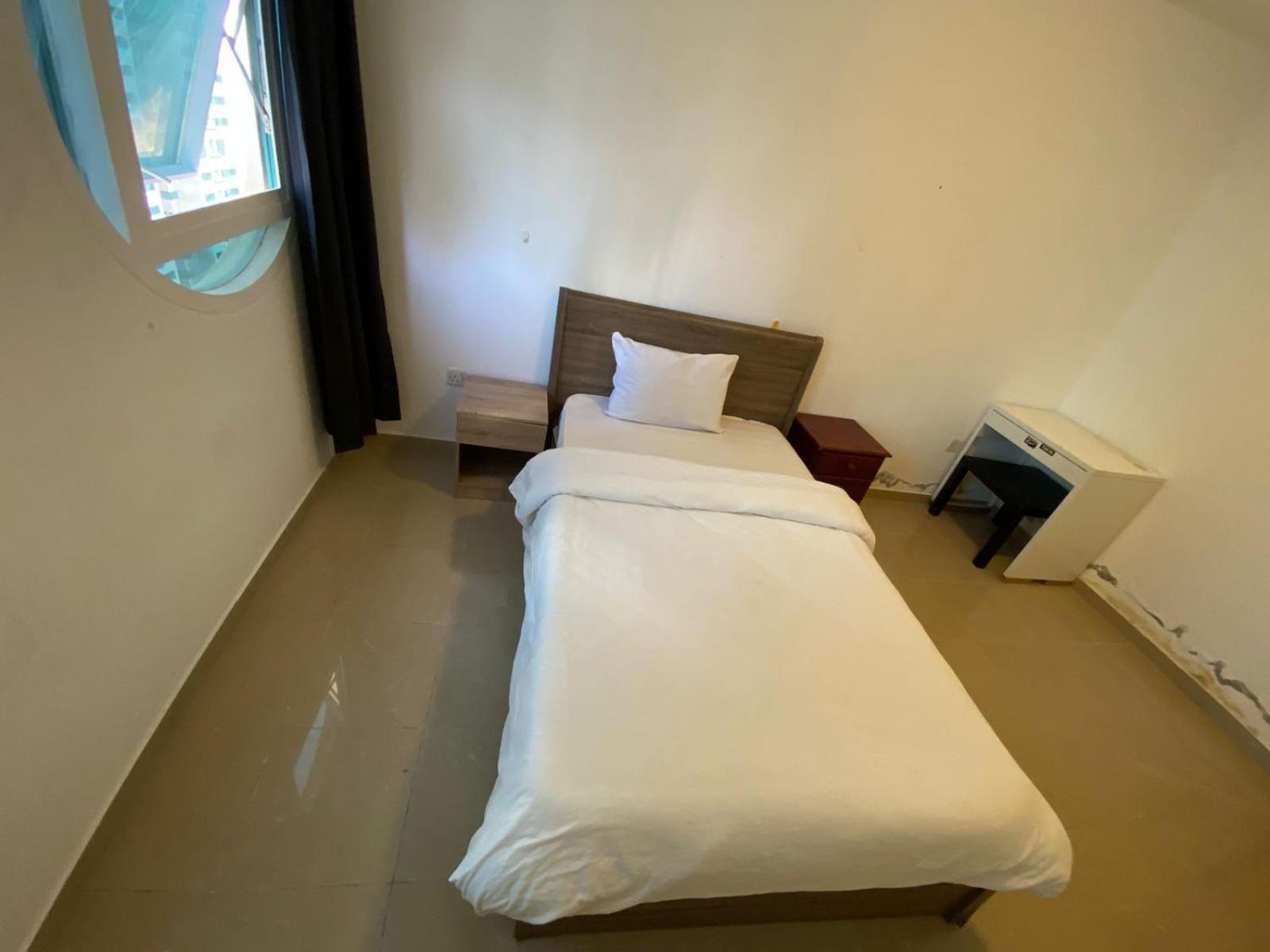 Lovely Spacious For Ladies In Marina للفتيات فقط * Dubái