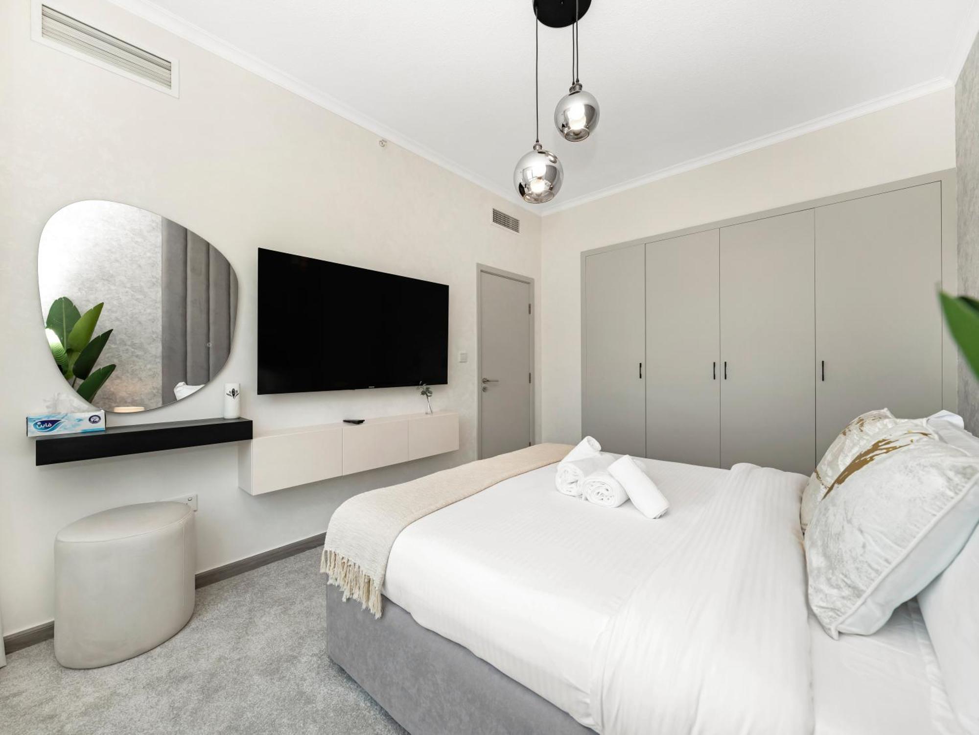 Apartamento Luxe 4 Bedroom I Burj Khalifa & Fountain Views I Free Gym, Pool, Parking, Wi-fi And Ps5 I By Skyline Serenity Dubái