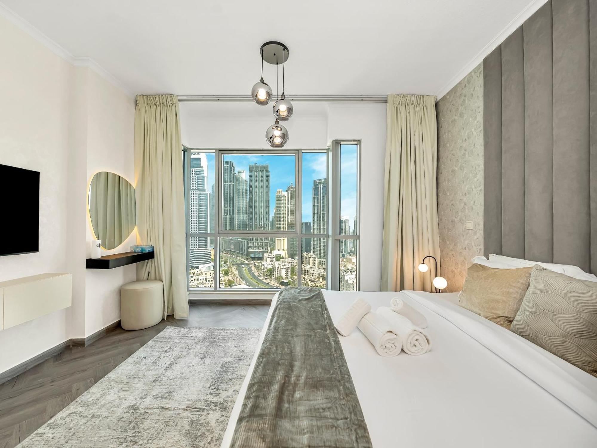 Luxe 4 Bedroom I Burj Khalifa & Fountain Views I Free Gym, Pool, Parking, Wi-fi And Ps5 I By Skyline Serenity Apartamento