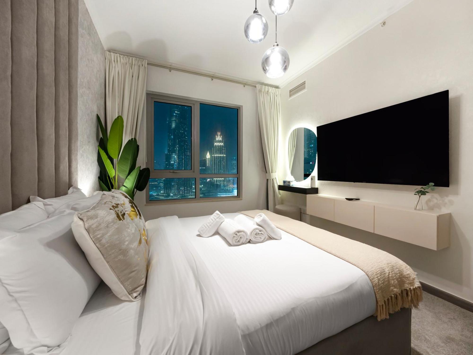 Apartamento Luxe 4 Bedroom I Burj Khalifa & Fountain Views I Free Gym, Pool, Parking, Wi-fi And Ps5 I By Skyline Serenity Dubái