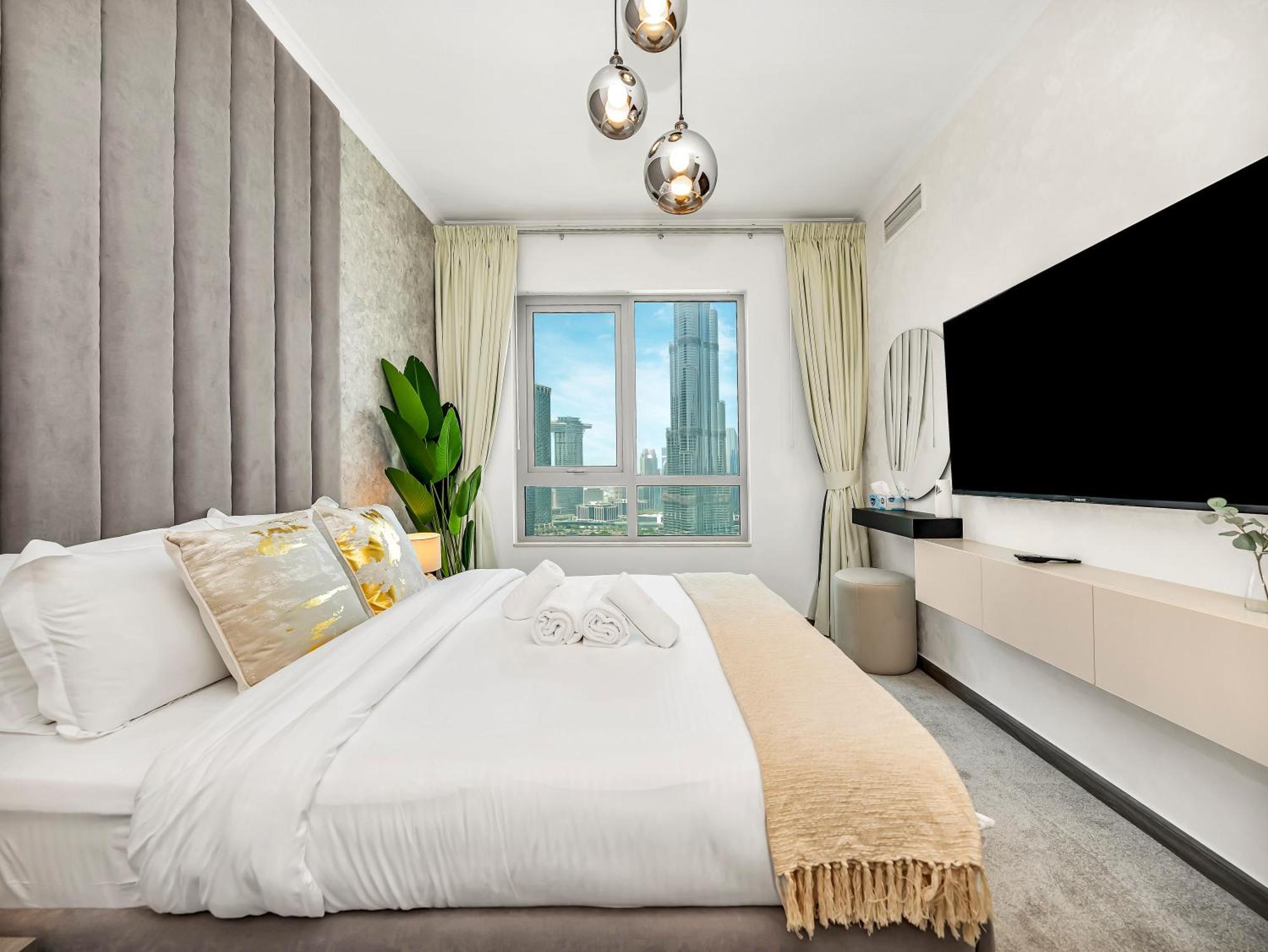 Luxe 4 Bedroom I Burj Khalifa & Fountain Views I Free Gym, Pool, Parking, Wi-fi And Ps5 I By Skyline Serenity Apartamento *
