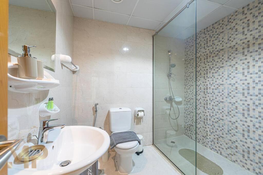 Marco Polo - With Garden, Spacious, Newly Furnished Dubái