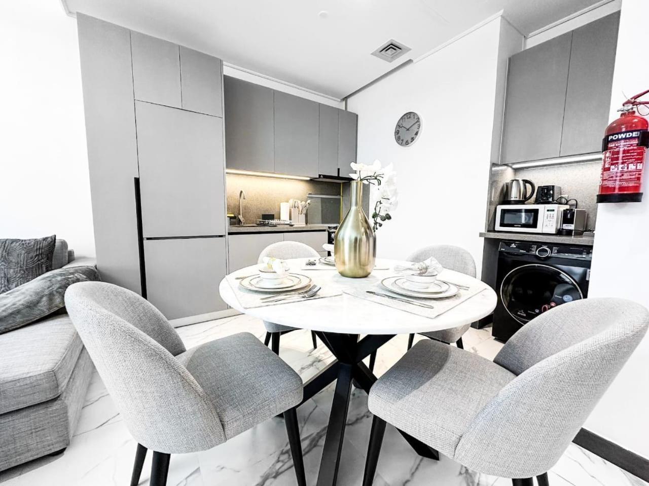 Upgraded 1bdr In Mag 930 , Al Merkadh Dubaï