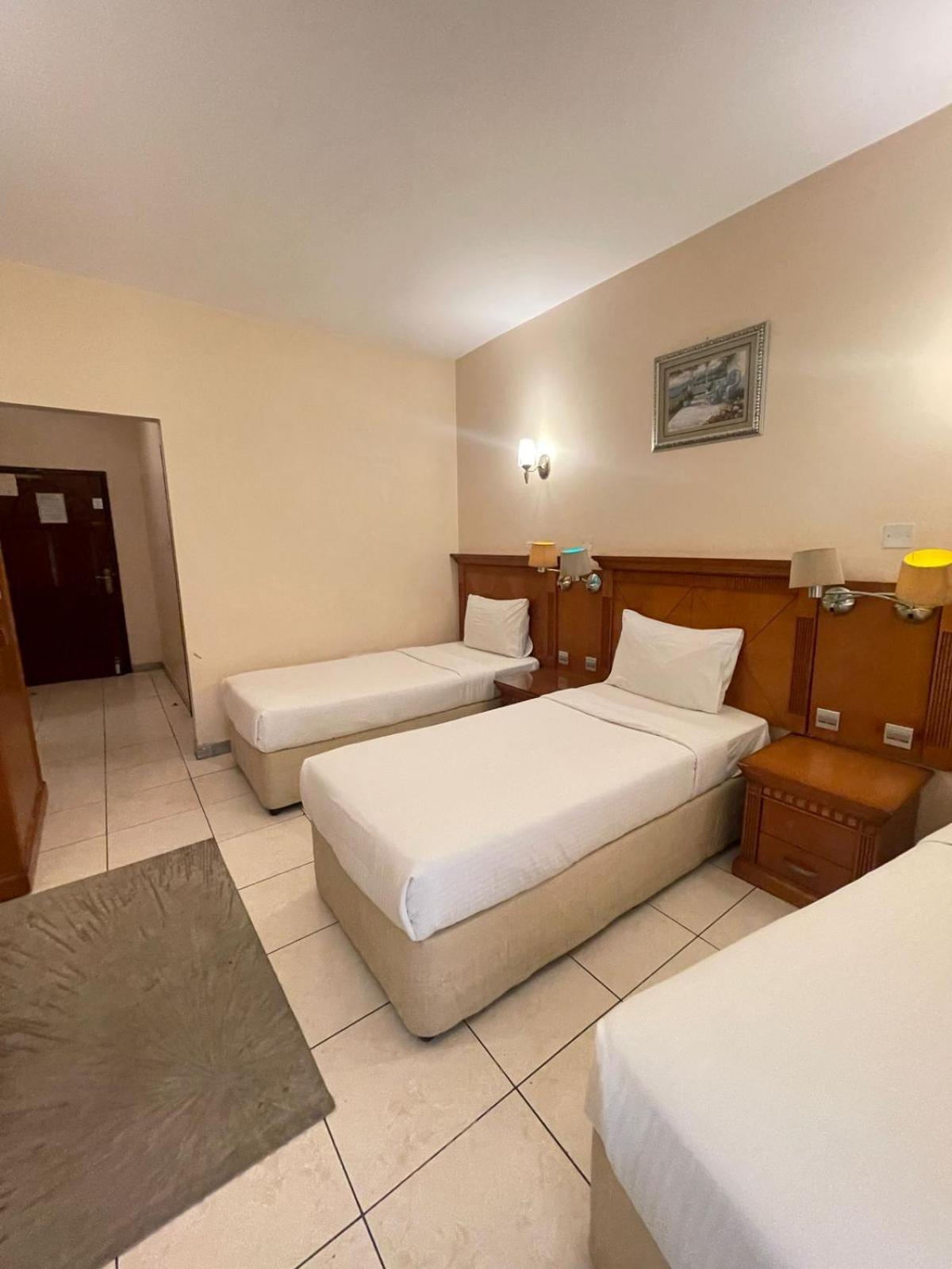 Tara Llc Hotel