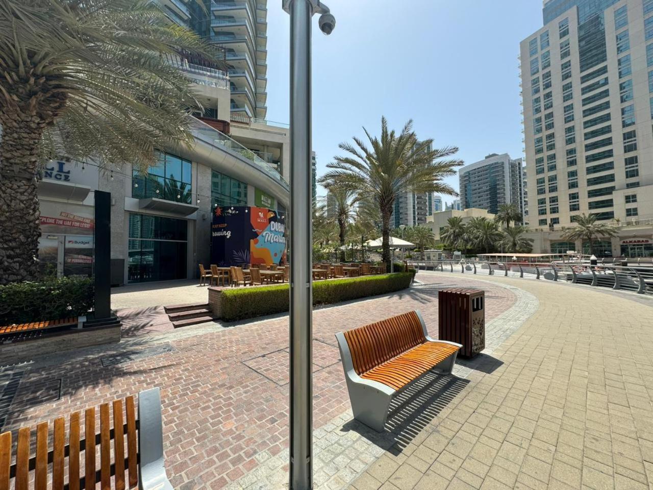 Spacious In Marina Close To Metro And Apartamento