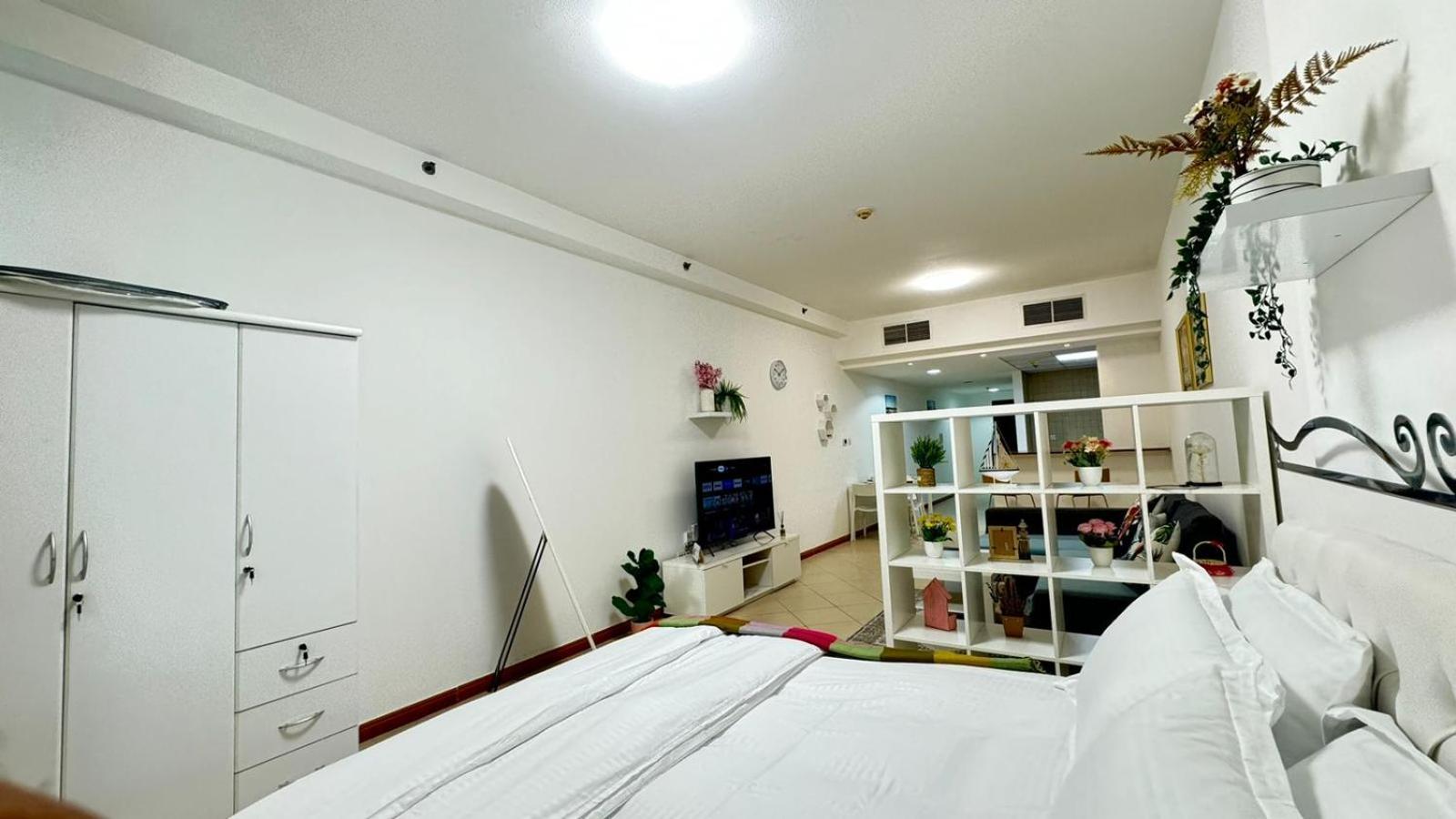 Spacious In Marina Close To Metro And Appartement