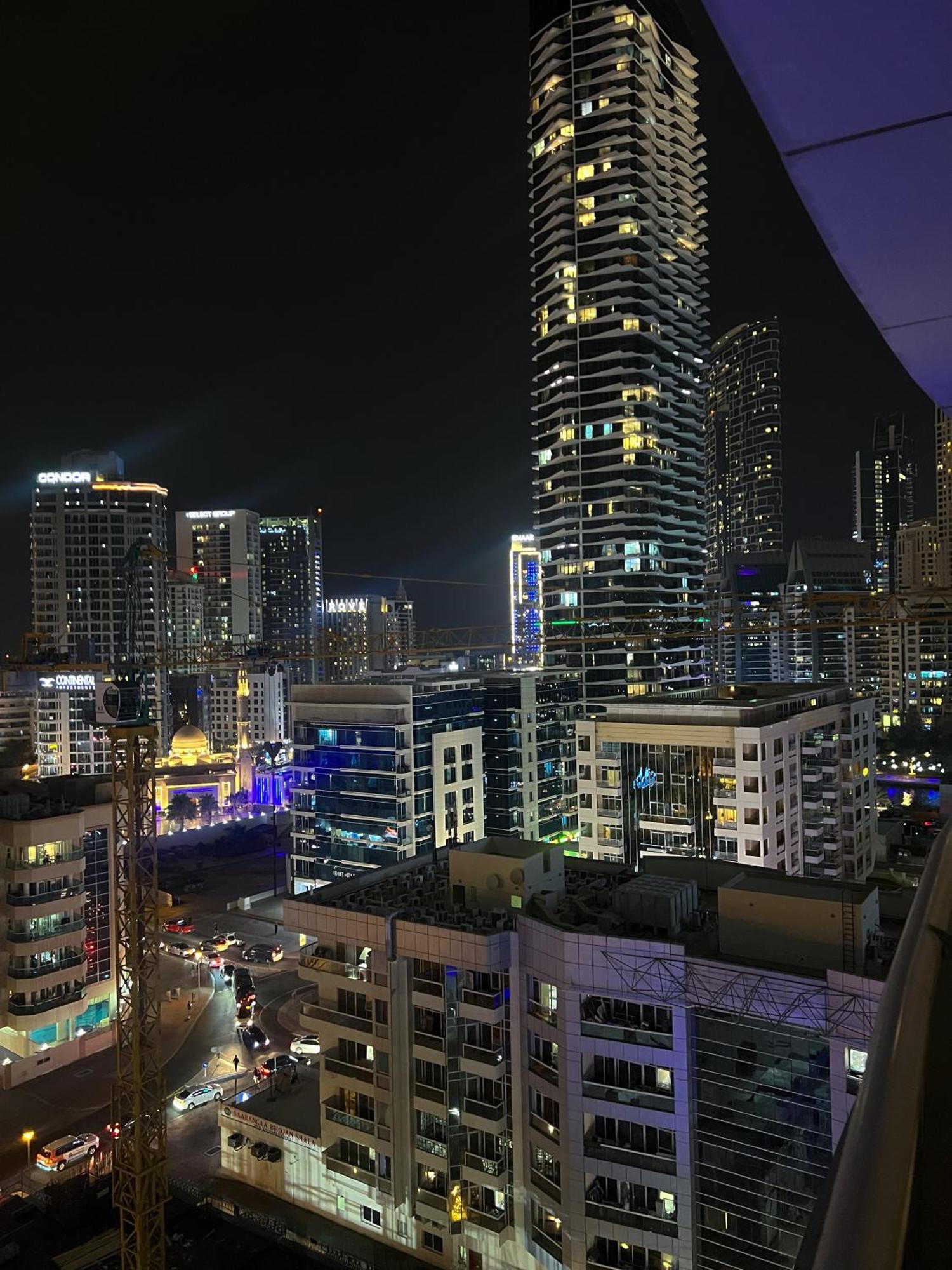 Apartemen Newly Renovated One Bed D2-1215 *