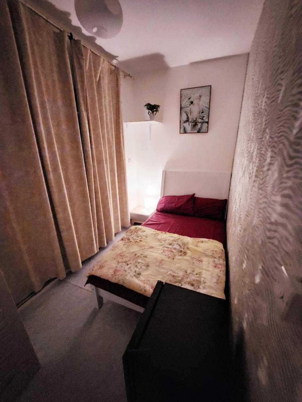 Couples With Private Balcony Tv Fridge Casa de hóspedes