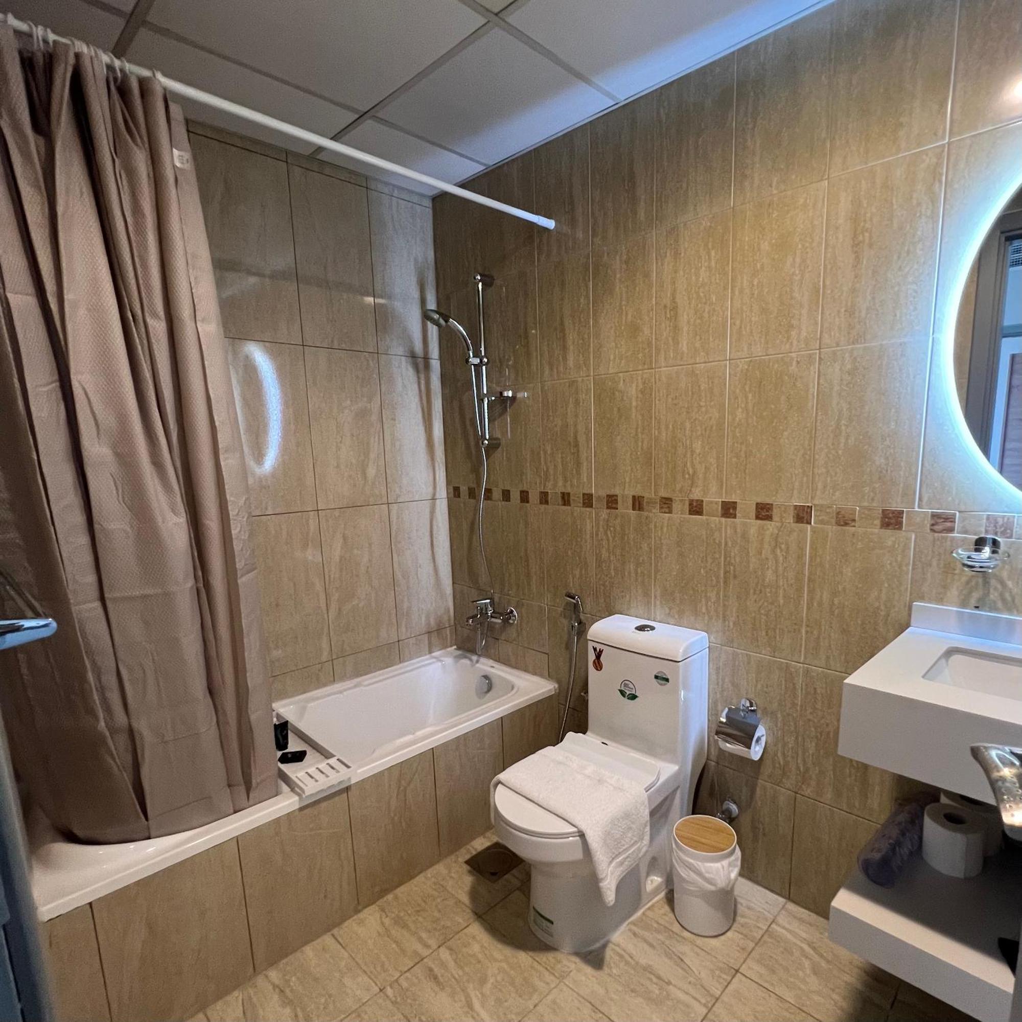 Jumeirah Towers Apartamento *