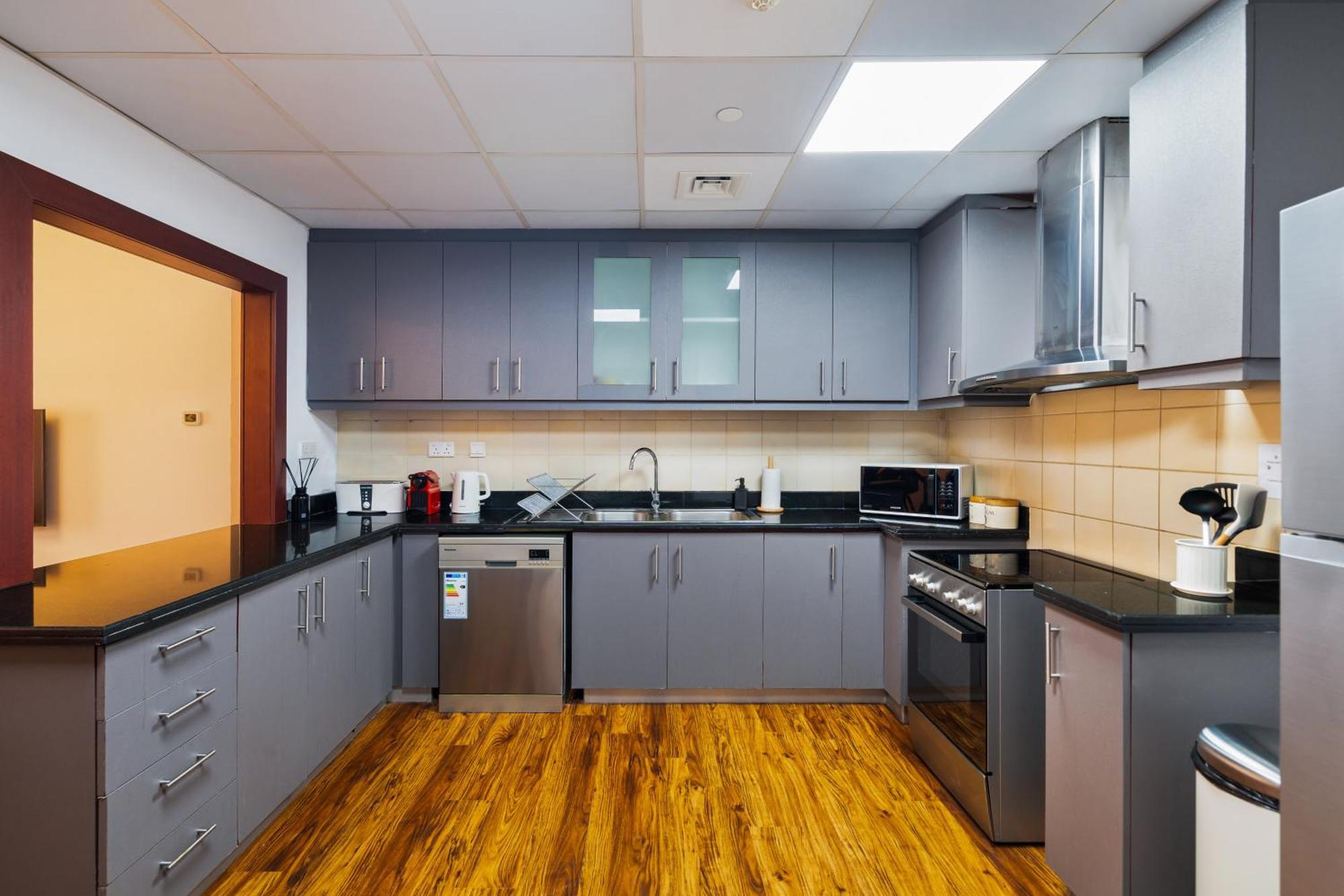 Specious 5br Maid On Jbr Prime Location! Walk To The Mall, Dining & Entertainment - By Sunkissed Homes * Dubái