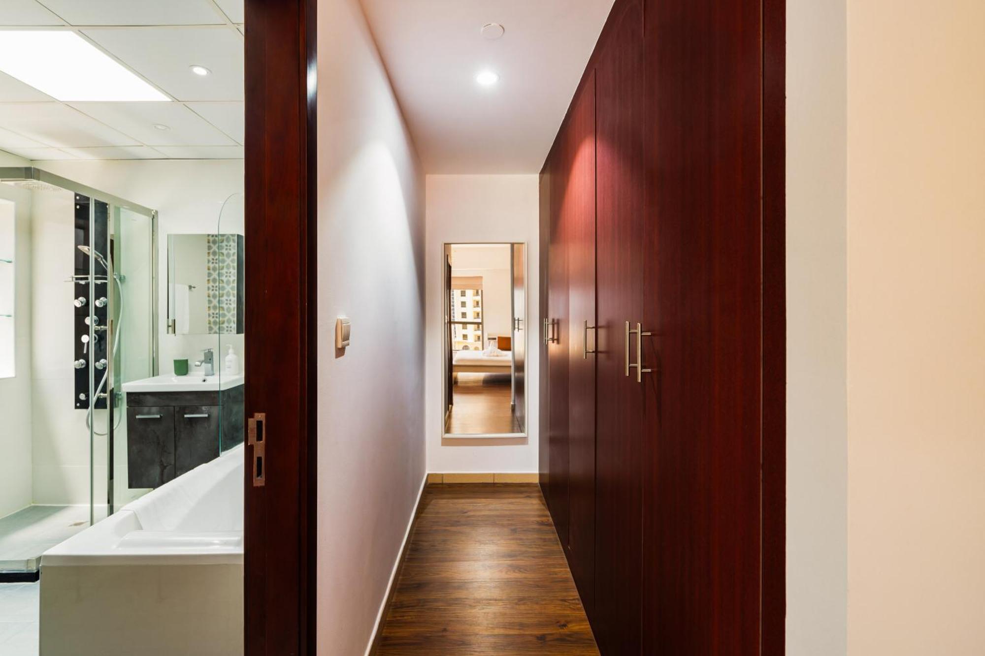 Apartamento Specious 5br Maid On Jbr Prime Location! Walk To The Mall, Dining & Entertainment - By Sunkissed Homes Dubái