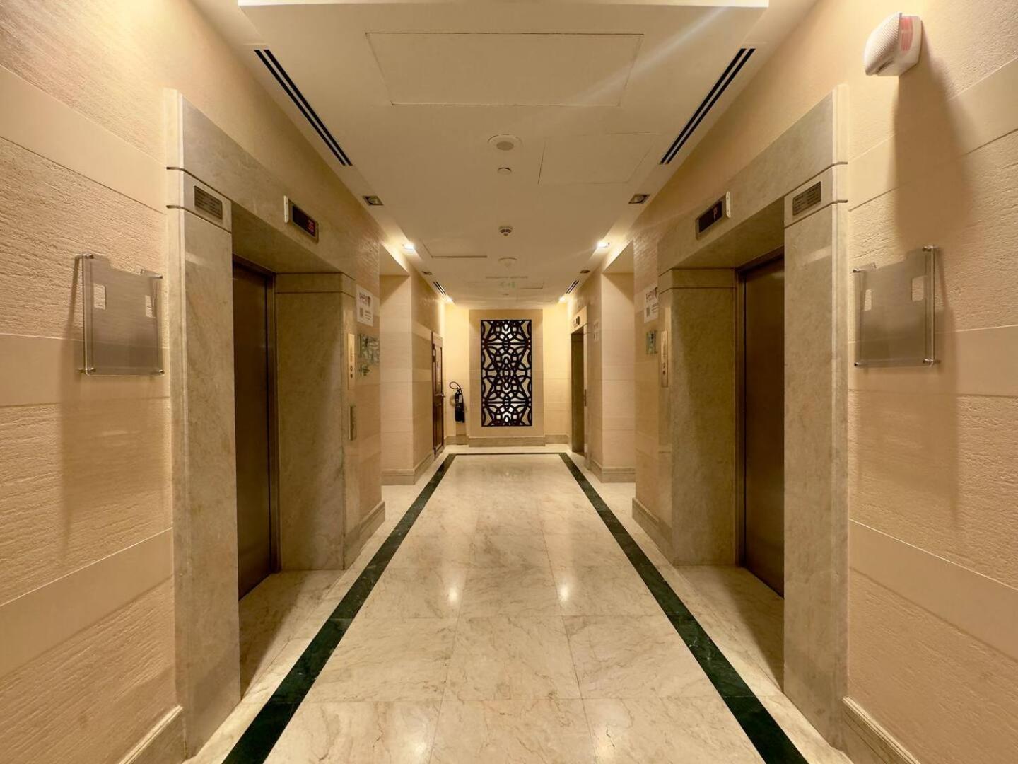 Vakantiehuis Aesthetic , Sleeps 6, Pool, Gym & Waterfront Views Dubai