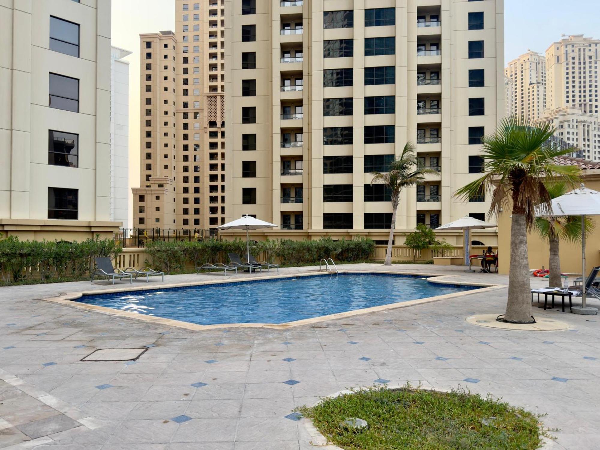 Vakantiehuis Aesthetic , Sleeps 6, Pool, Gym & Waterfront Views *