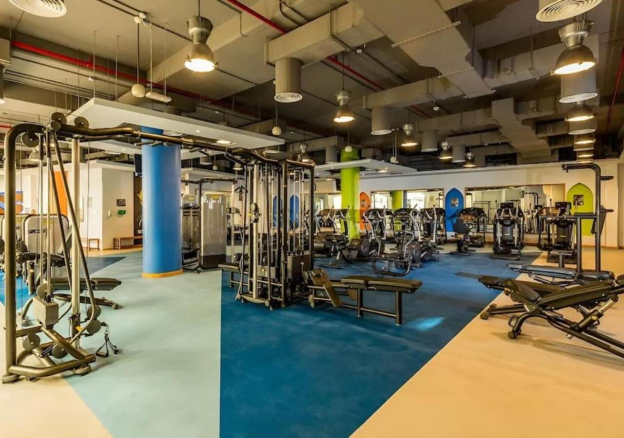 Vakantiehuis Aesthetic , Sleeps 6, Pool, Gym & Waterfront Views Dubai