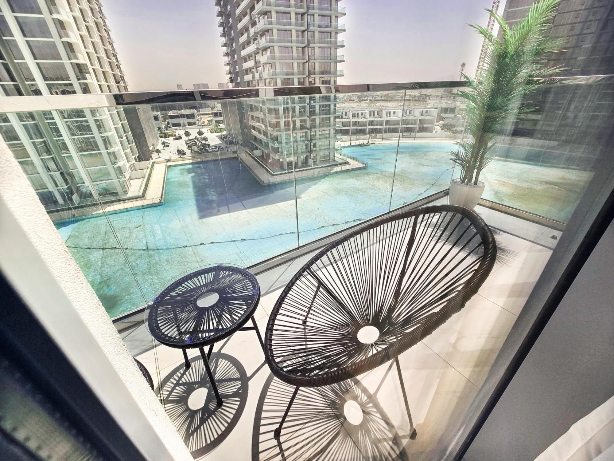 Easygo-luxury 2br & Maids With Lagoon View Dubai