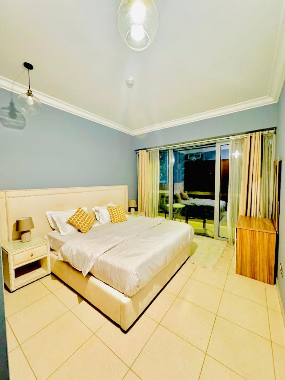 Appartement Spacious 2 Bedroom Downtown *