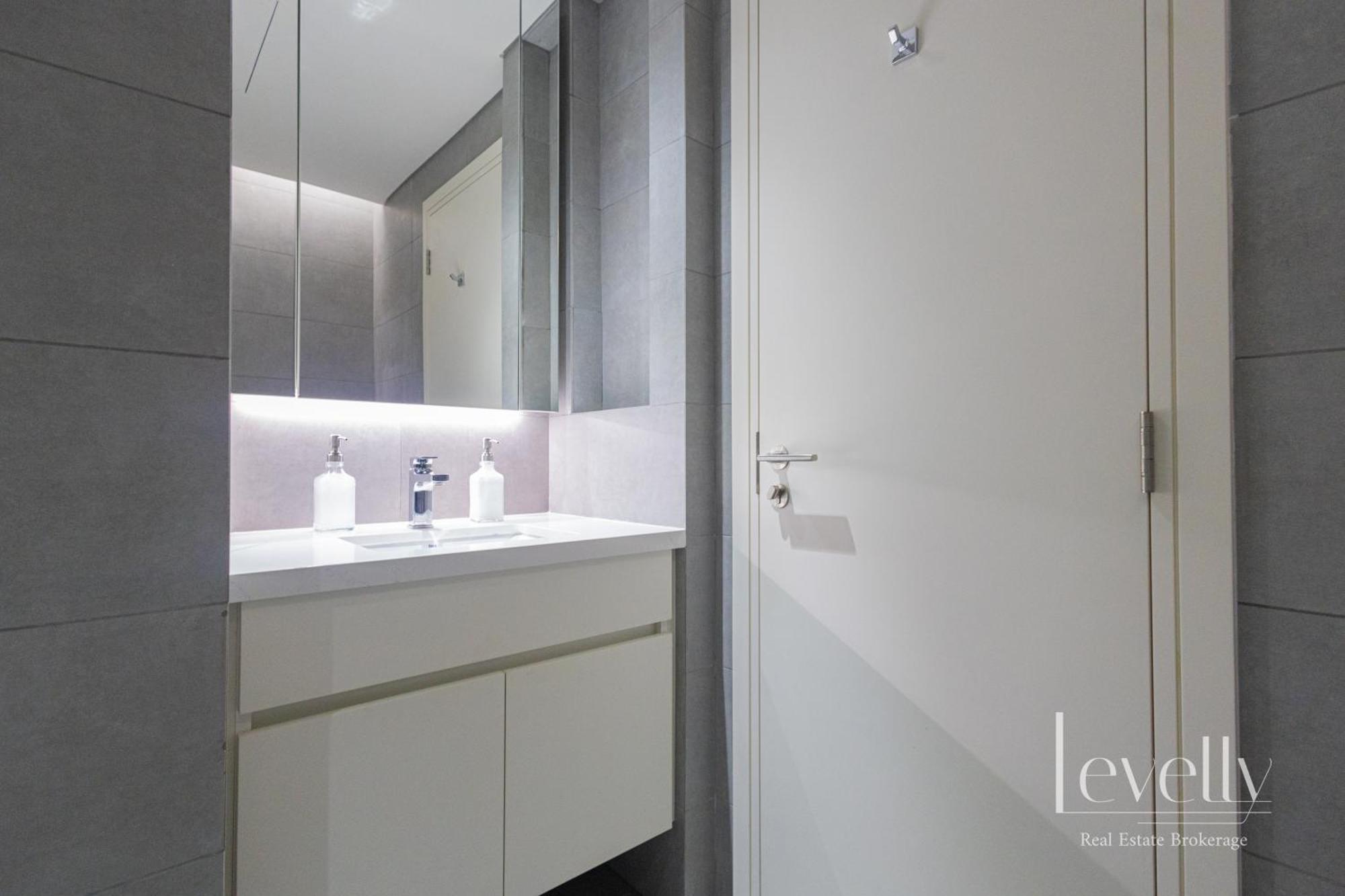 Stunning 1br With Panoramic Skyline View Apartment *