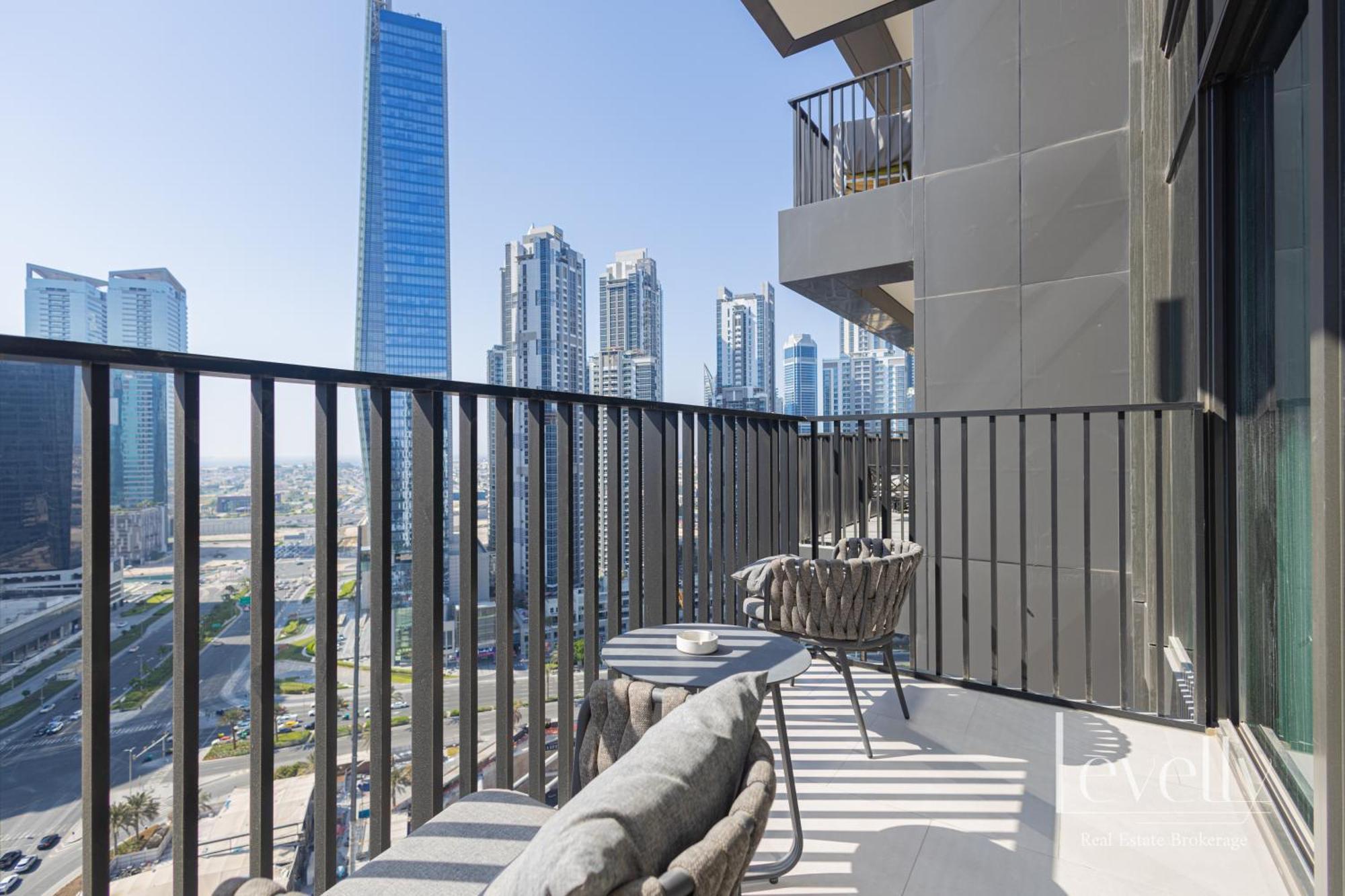 Stunning 1br With Panoramic Skyline View Apartment *