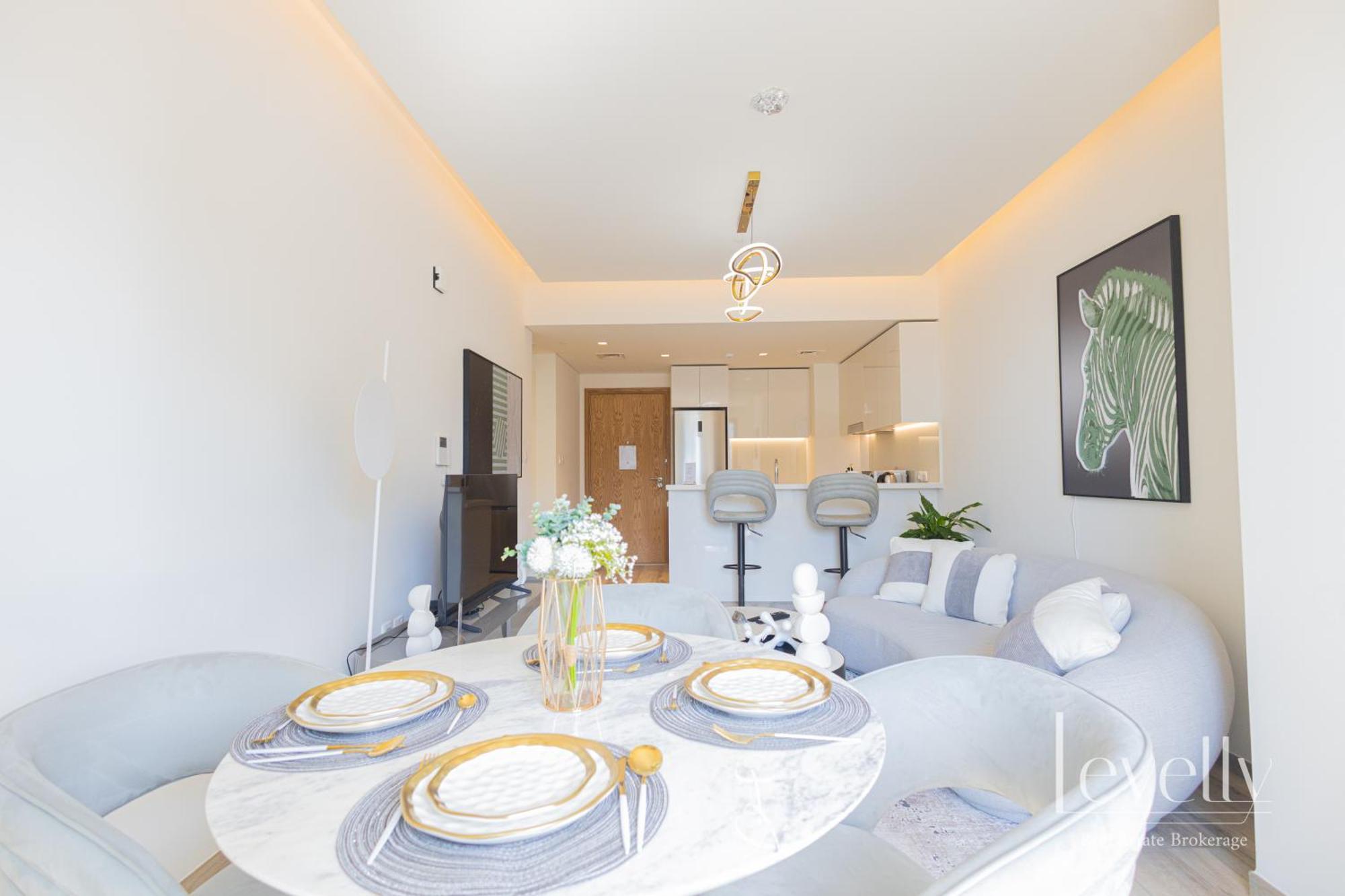 Stunning 1br With Panoramic Skyline View Apartment *