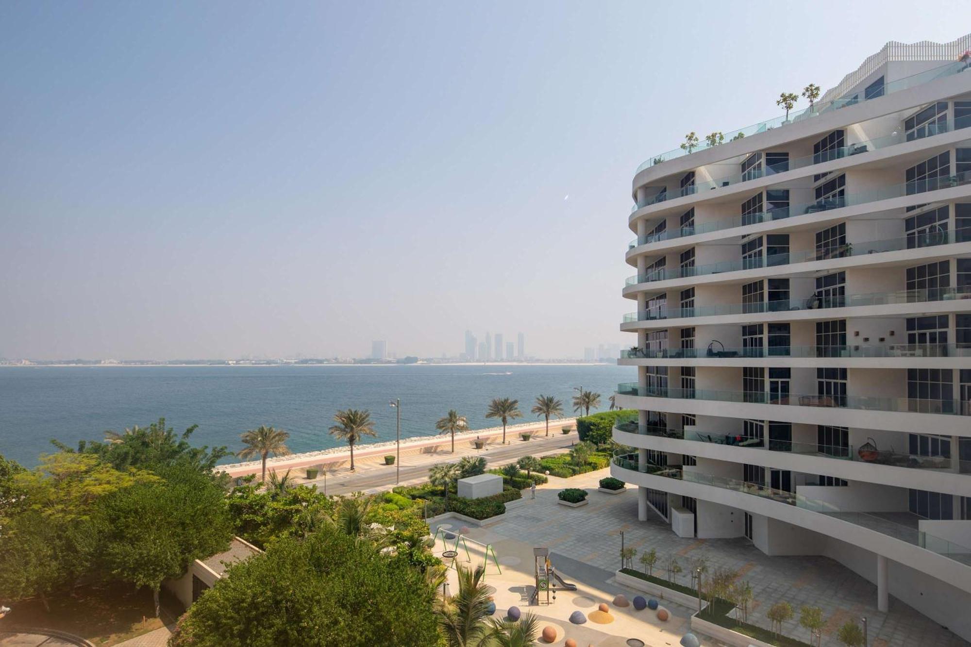 Frank Porter - Royal Amwaj Residences South Dubaï