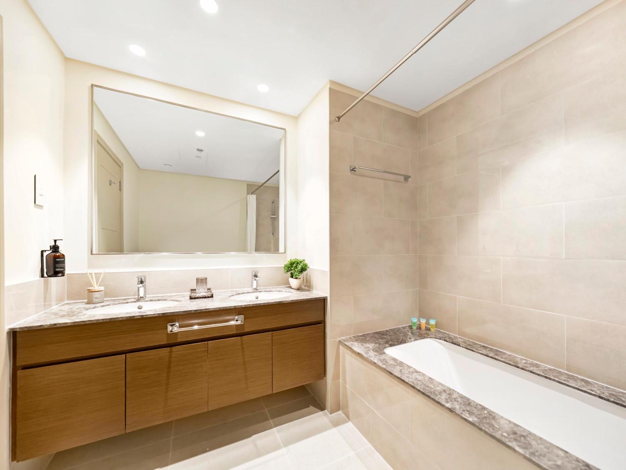 Brand New Downtown Unit! Bvlgari World Island View Dubái