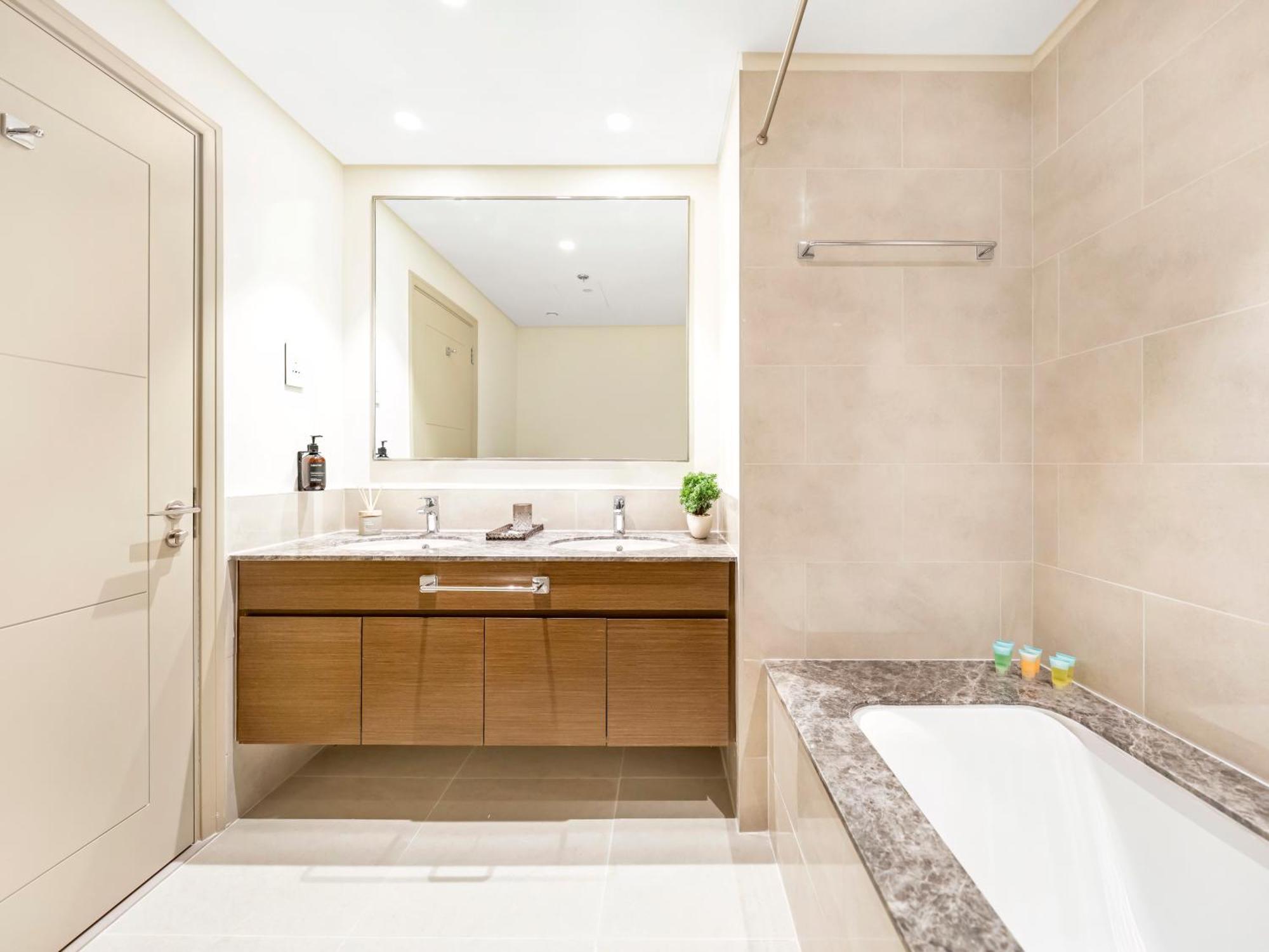 Apartamento Brand New Downtown Unit! Bvlgari World Island View Dubái
