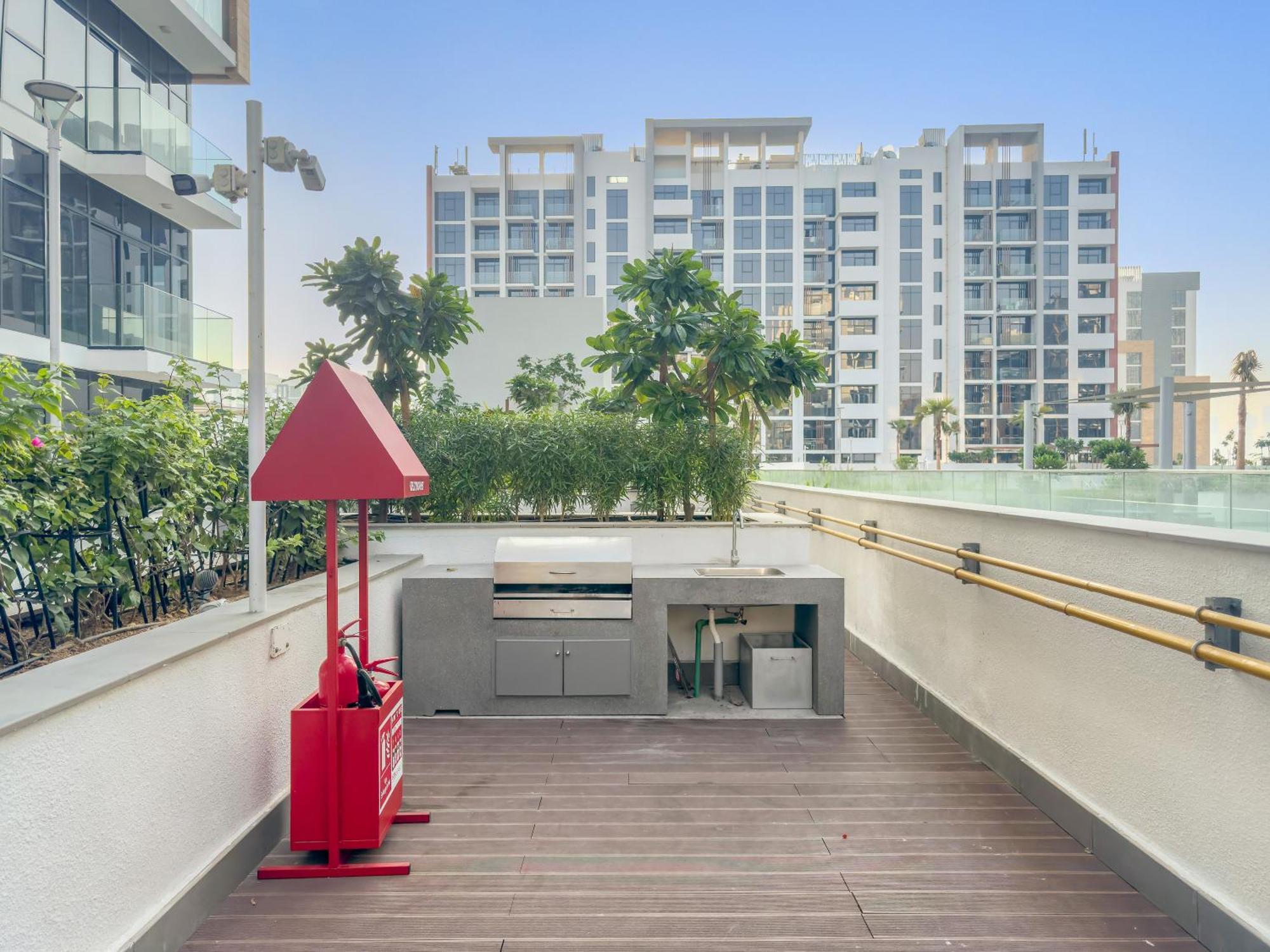 Cozy 1br With Pool View & Balcony Appartement *