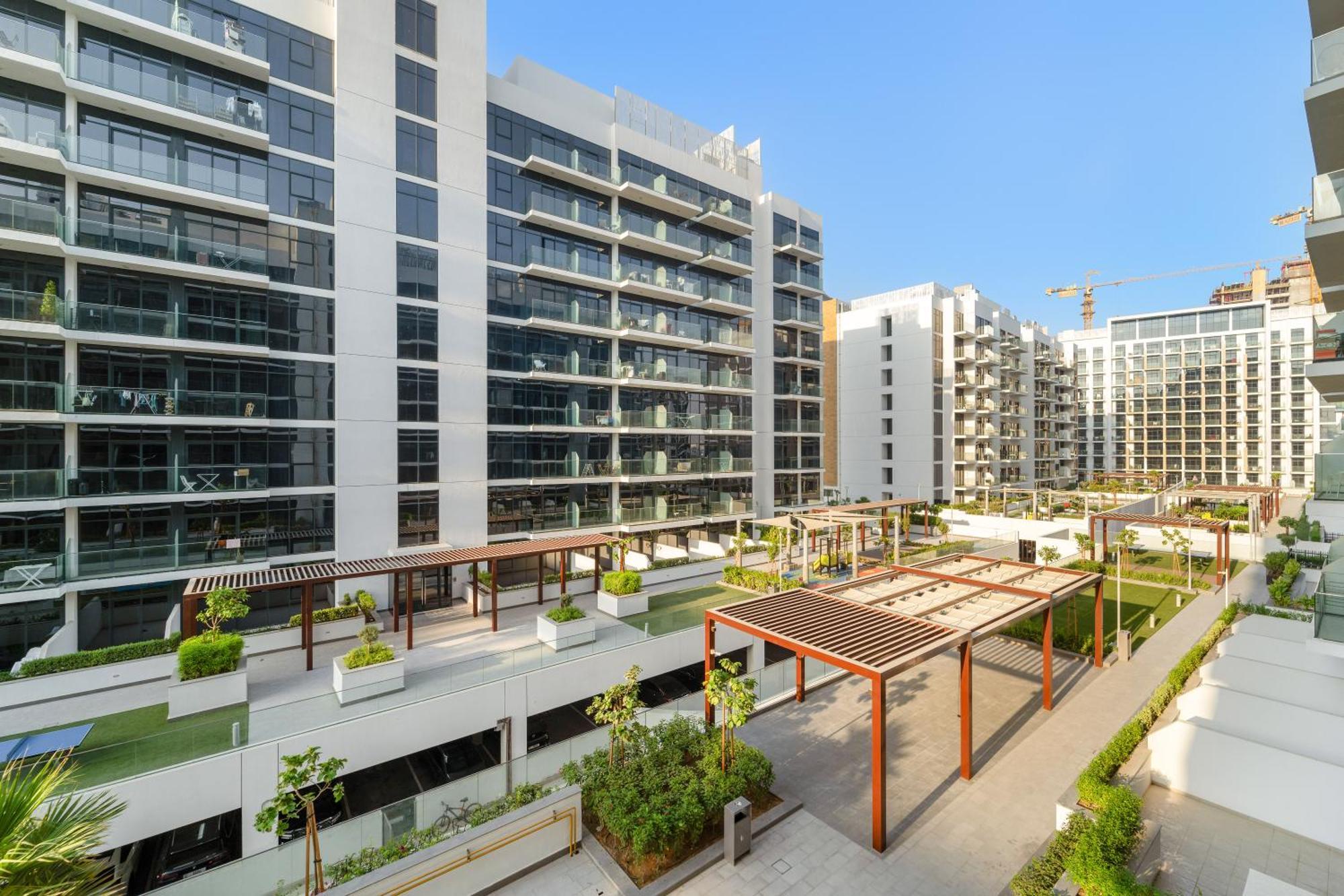 Cozy 1br With Pool View & Balcony Appartement *