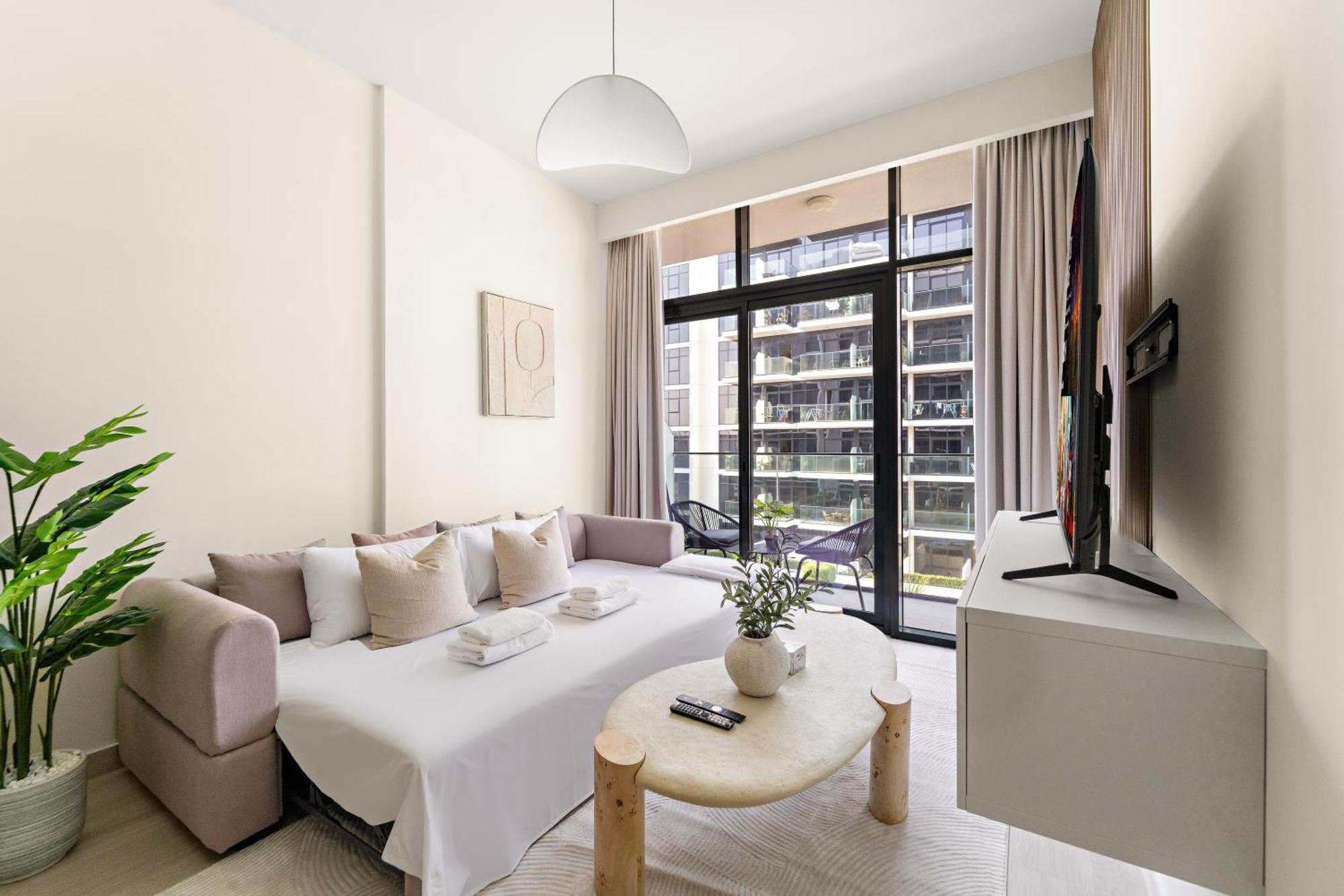 Cozy 1br With Pool View & Balcony Appartement
