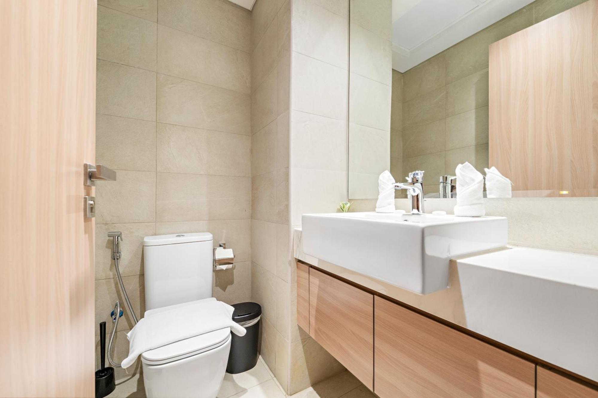 Appartement Cozy 1br With Pool View & Balcony