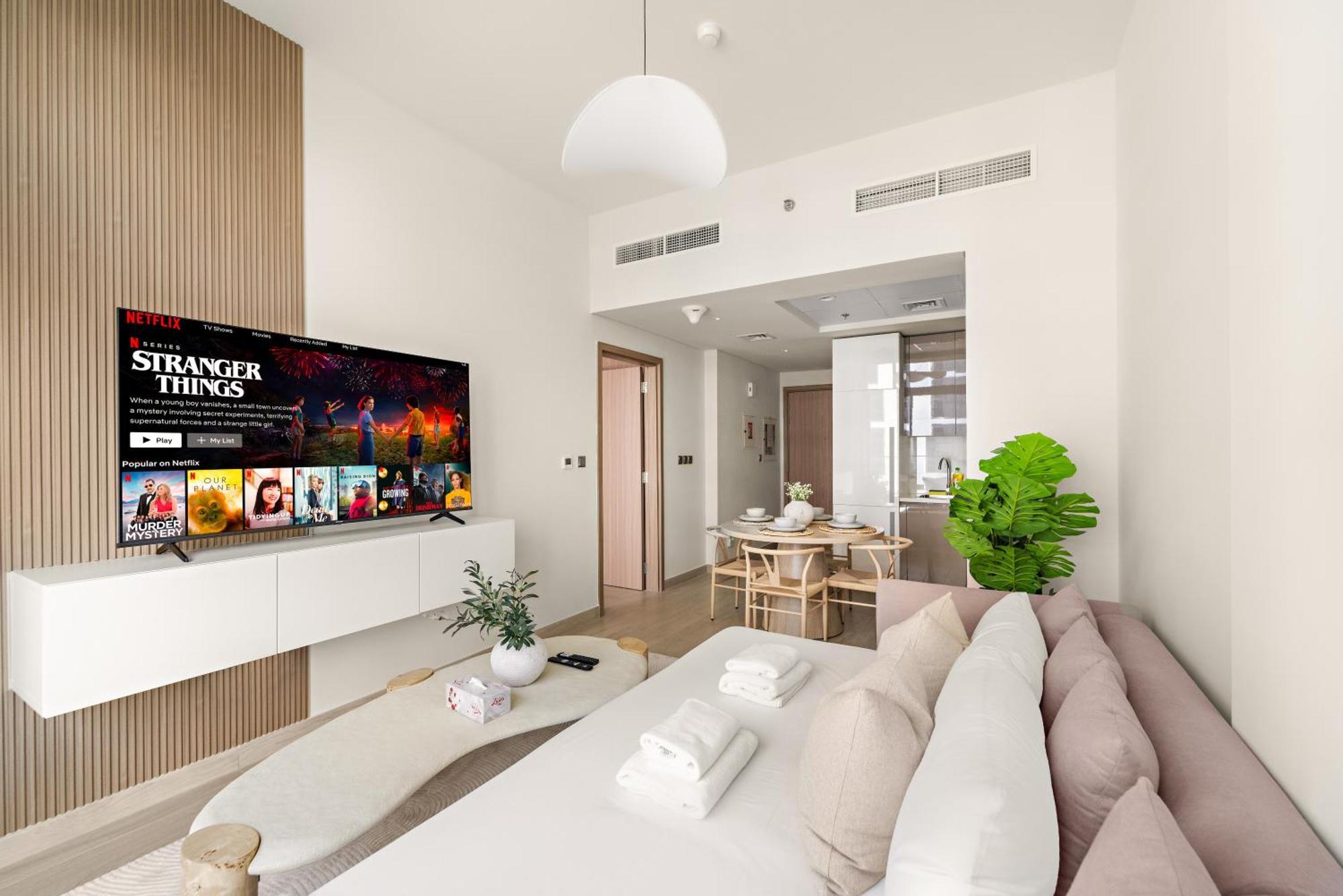 Cozy 1br With Pool View & Balcony Appartement