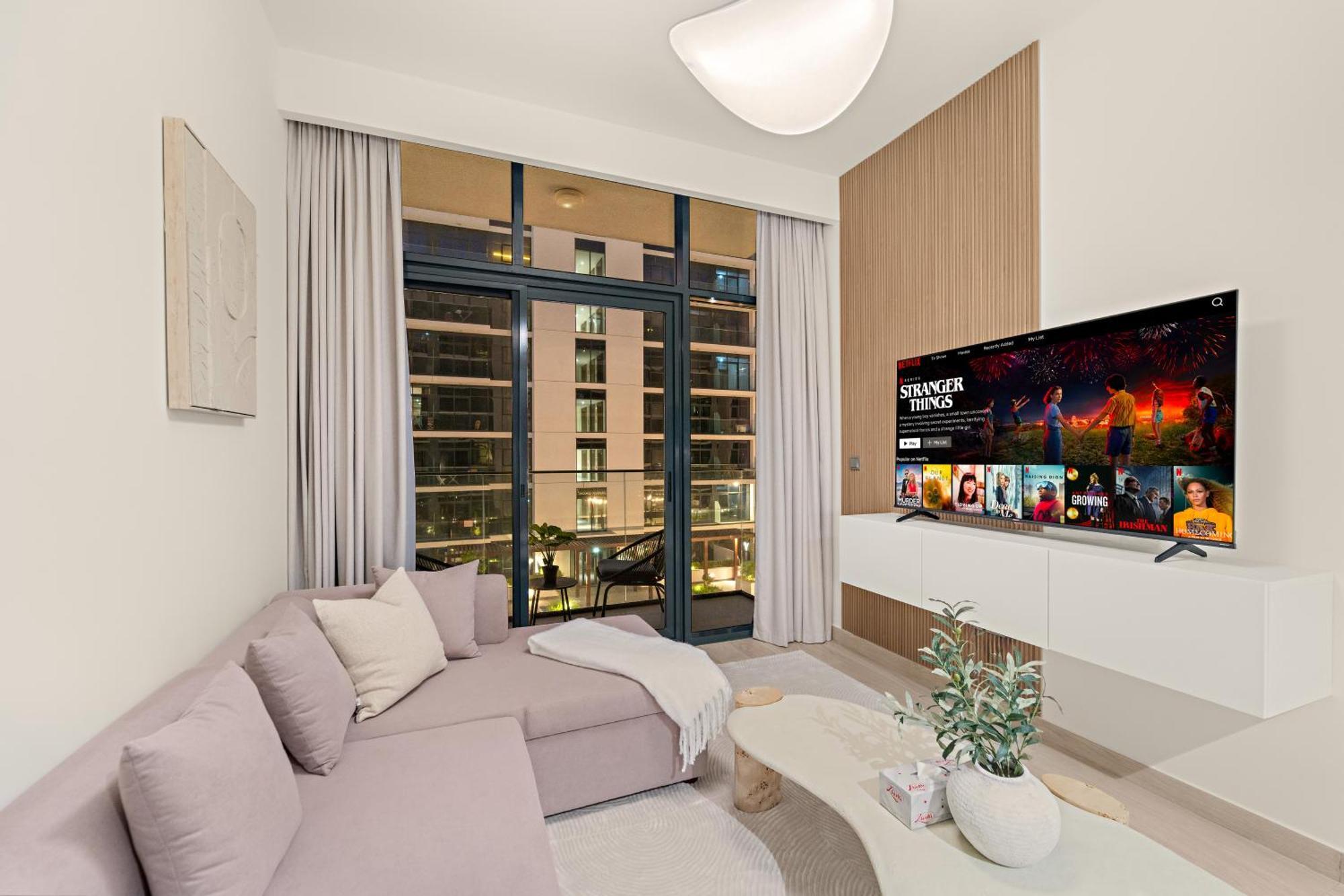 Appartement Cozy 1br With Pool View & Balcony Dubaï